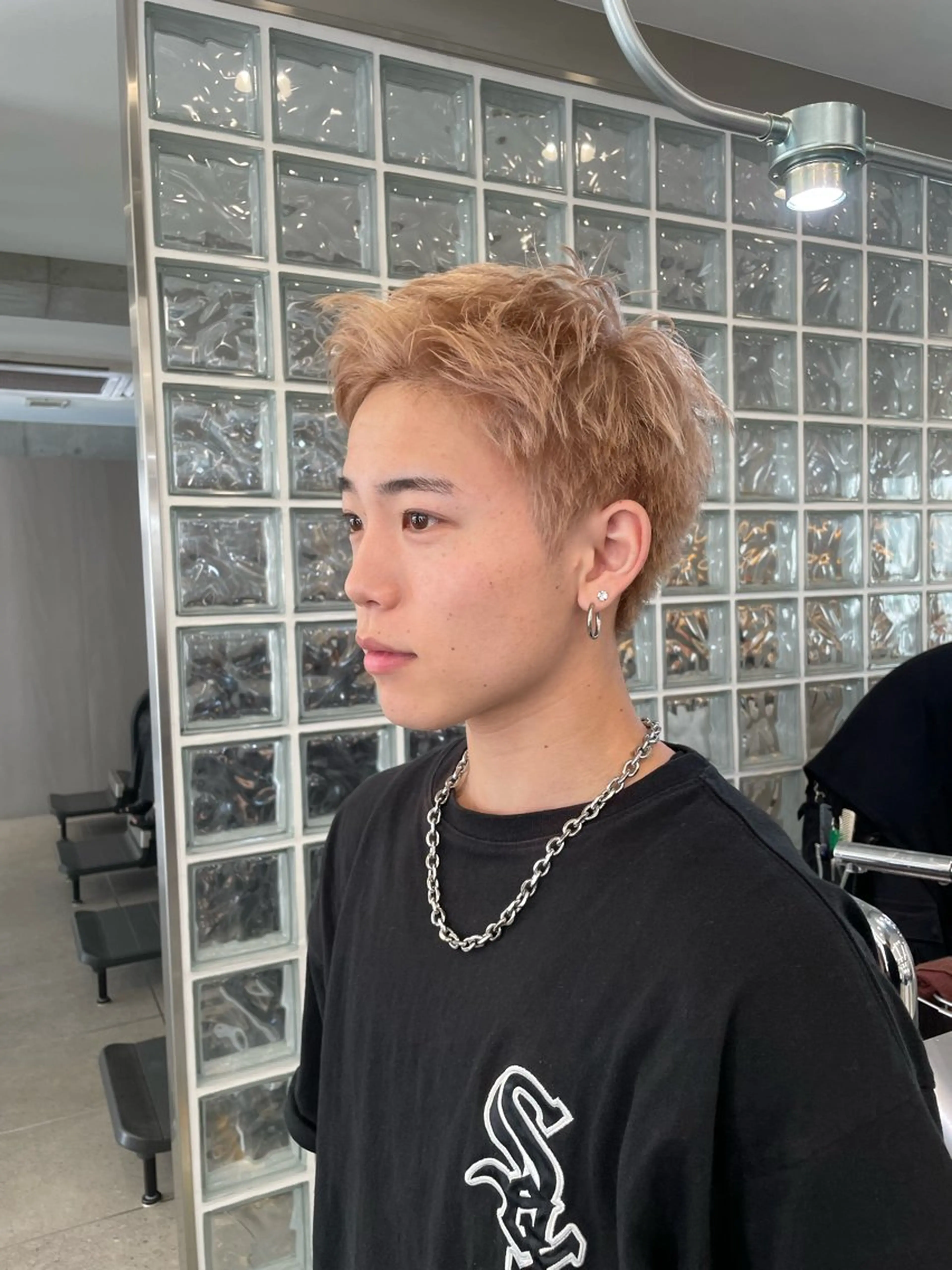 ショート メンズ ハイトーンカラー 優海のヘアスタイル