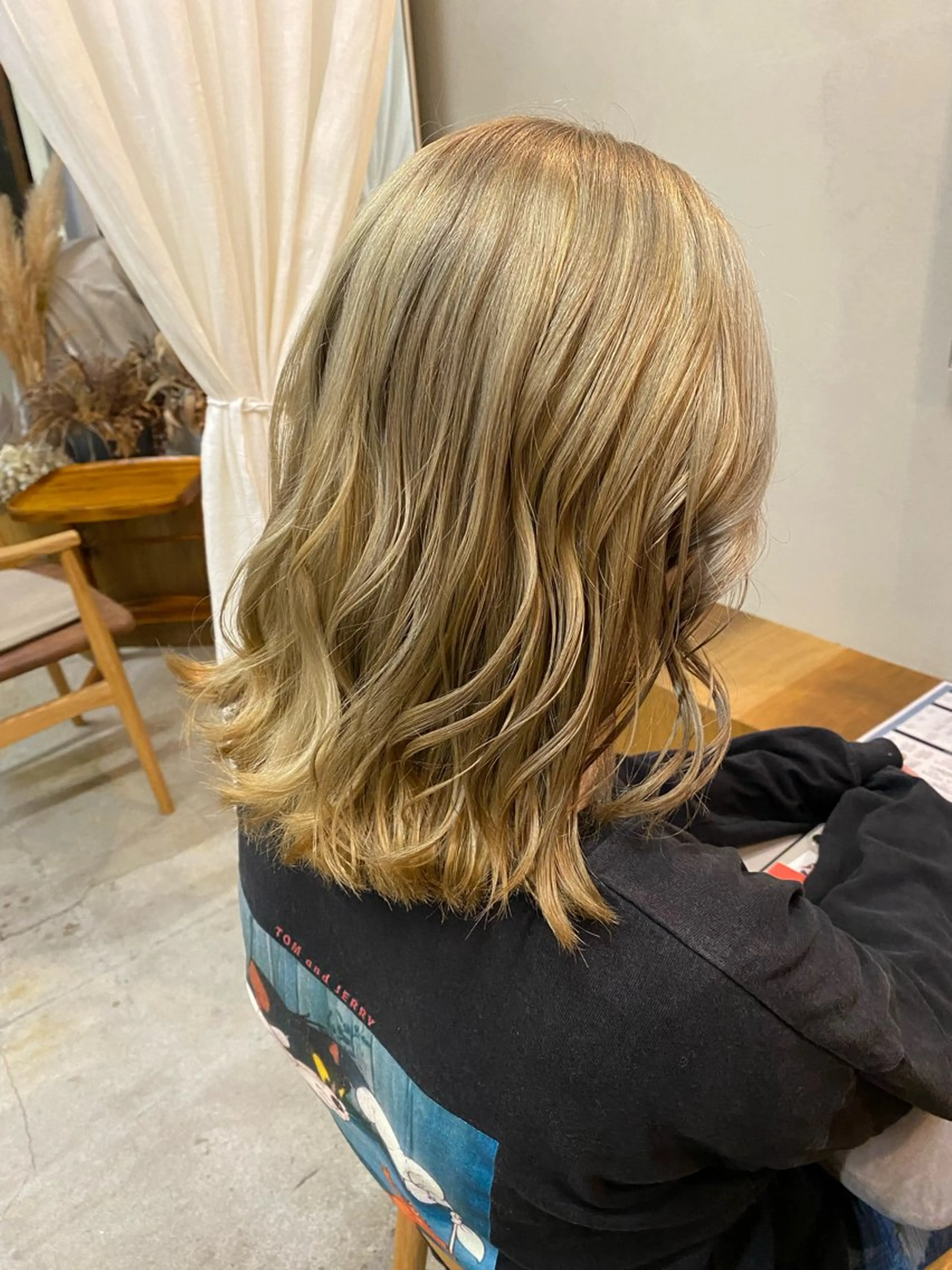 ミディアム カラー ベージュカラー ブリーチ ブロンド ブロンドベージュ カット ヘアカラー トリートメント NIKO/名古屋/ 伏見/花屋併設のヘアスタイル