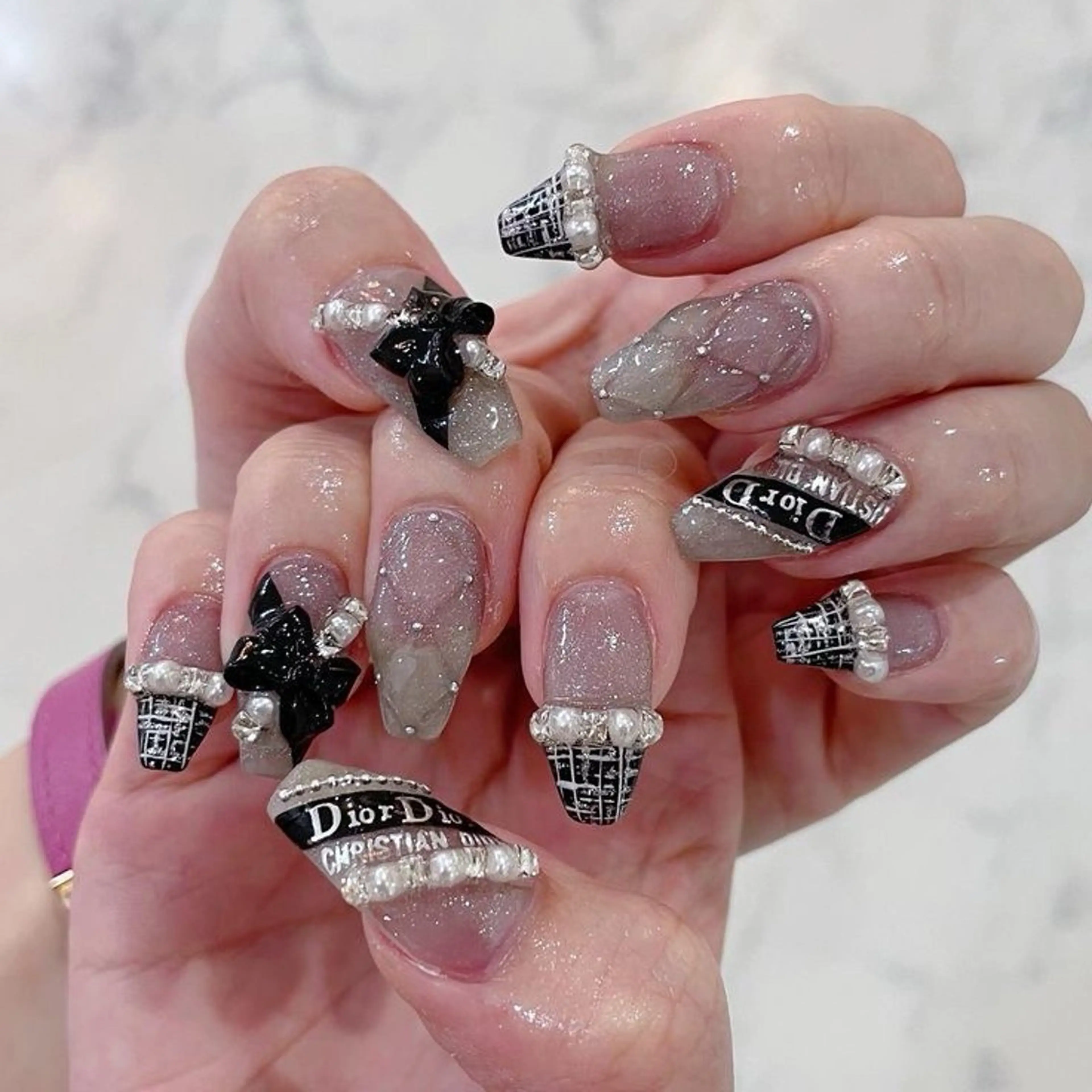 ネイル マグネットネイル ピンク ネイルチップ 冬ネイル Lee Nailsのネイルデザイン