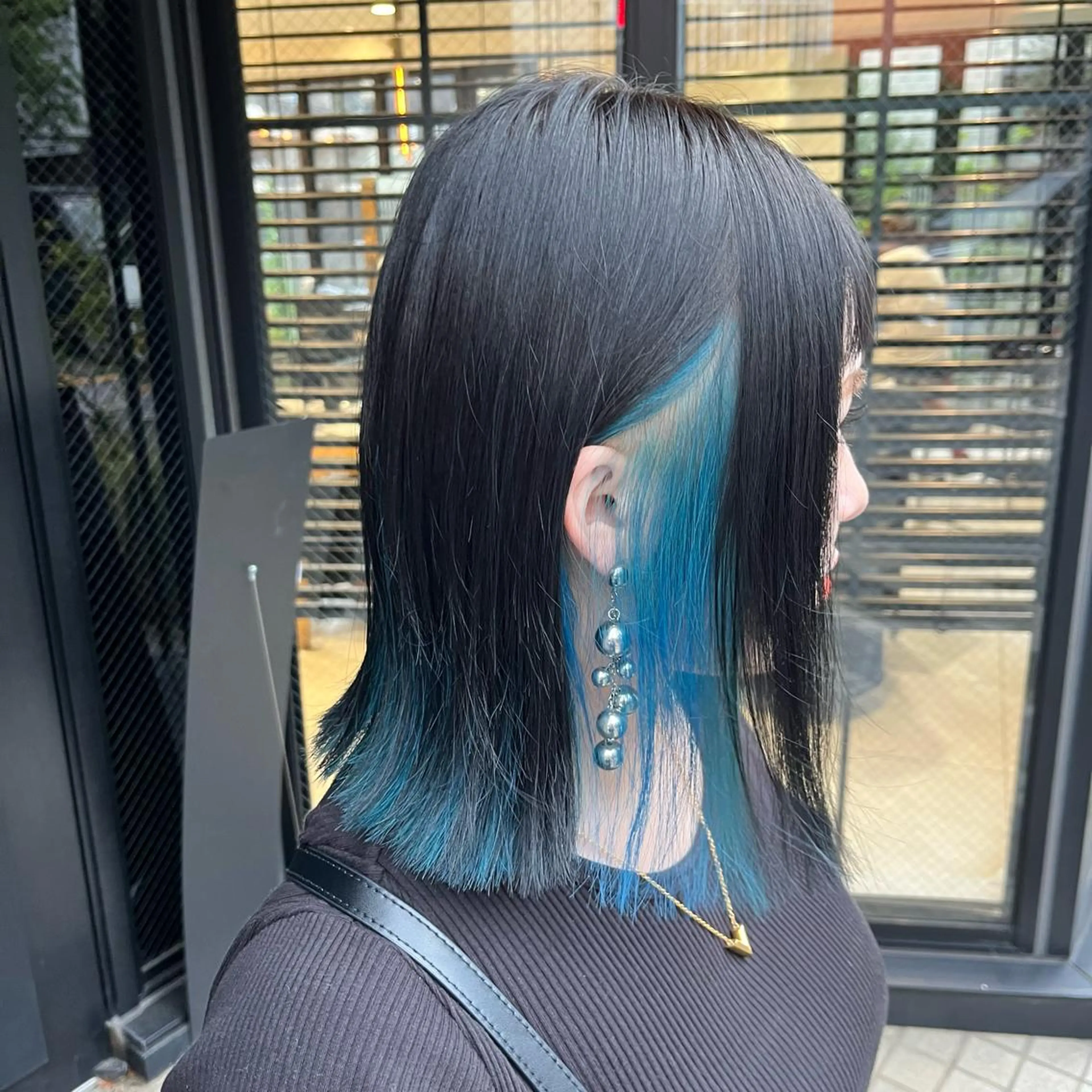 ミディアム カラー 黒髪 ブルーカラー ブルーブラック インナーカラー ヘアカラー トリートメント ナミ🩶暗髪/暖色 ❤️/透明感/縮毛のヘアスタイル