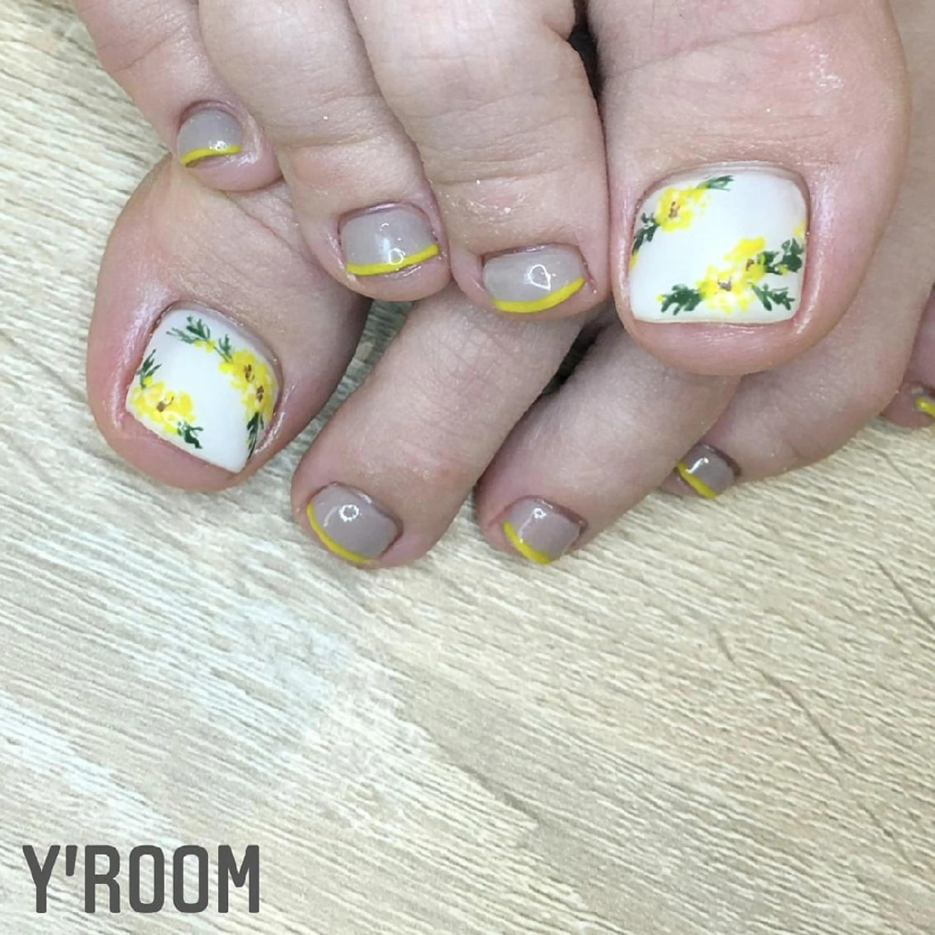 ネイル オーロラネイル フラッシュネイル ジェルネイル 氷ネイル・うるうるネイル マグネットネイル YUKA （ネイリスト）のネイルデザイン