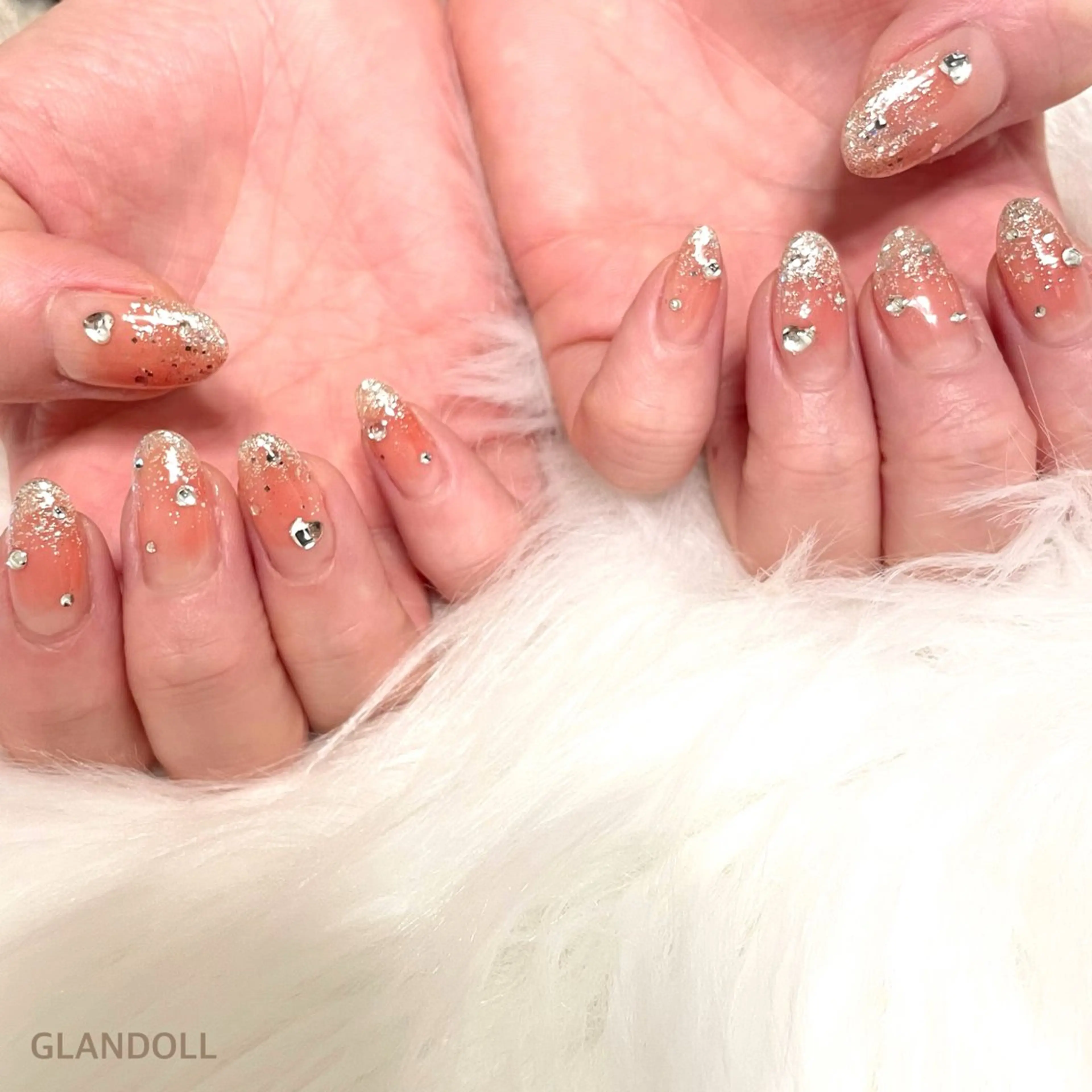 ネイル チークネイル ラメ(グリッター) ワンホンネイル ハンドネイル GLANDOLL YURIのネイルデザイン