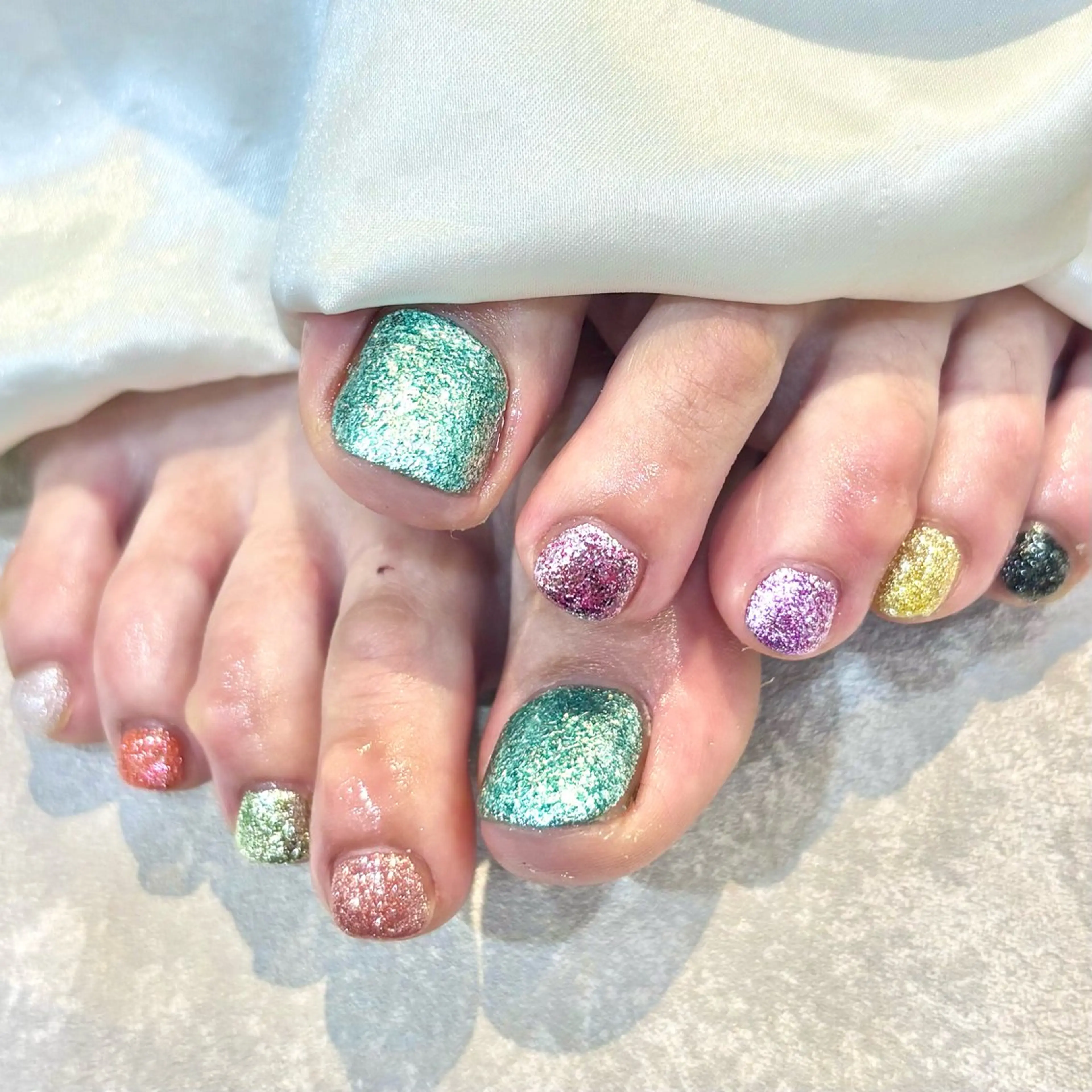 ネイル フットネイル ラメ(グリッター) Ray nail   WAKA️🫧のネイルデザイン