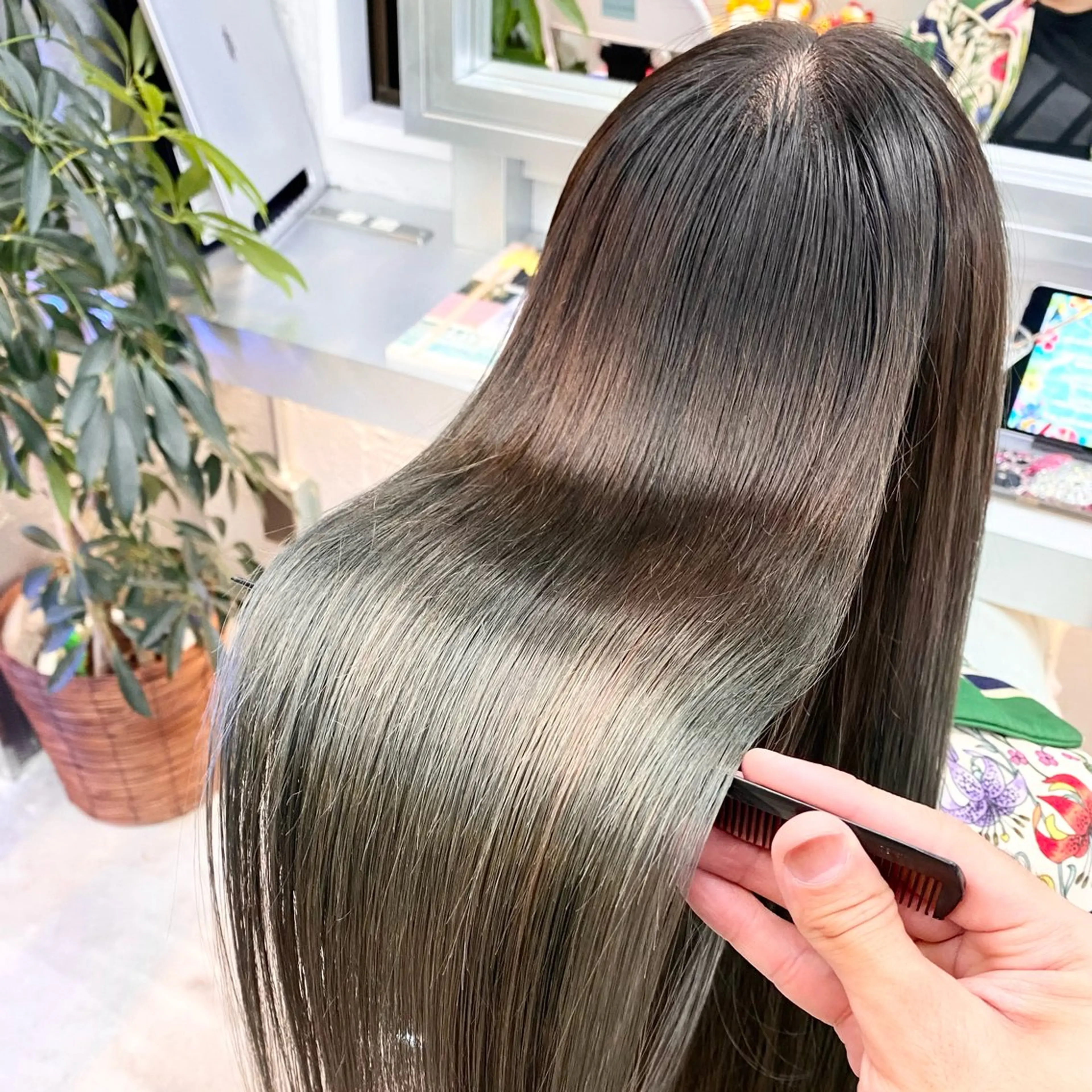 ロング カラー パーマ ブリーチ 伸ばしかけ 縮毛矯正 酸性ストレート ストレートパーマ カット ヘアカラー 縮毛矯正 普通の美容室じゃない ‼️/若林のヘアスタイル