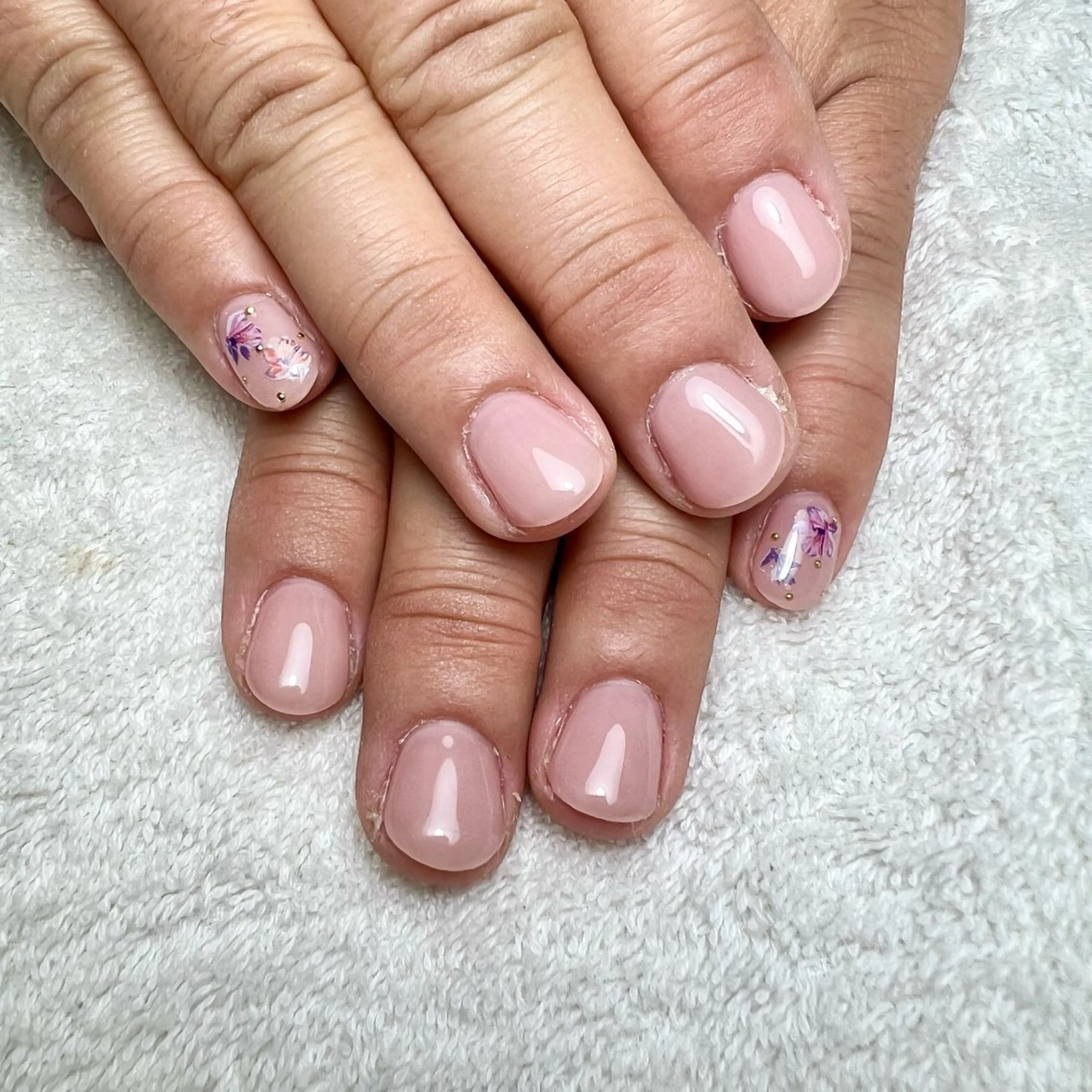 ネイル フラワーネイル シンプルネイル 春ネイル ハンドネイル COCO+所属・COCO +のエステ・リラクイメージ