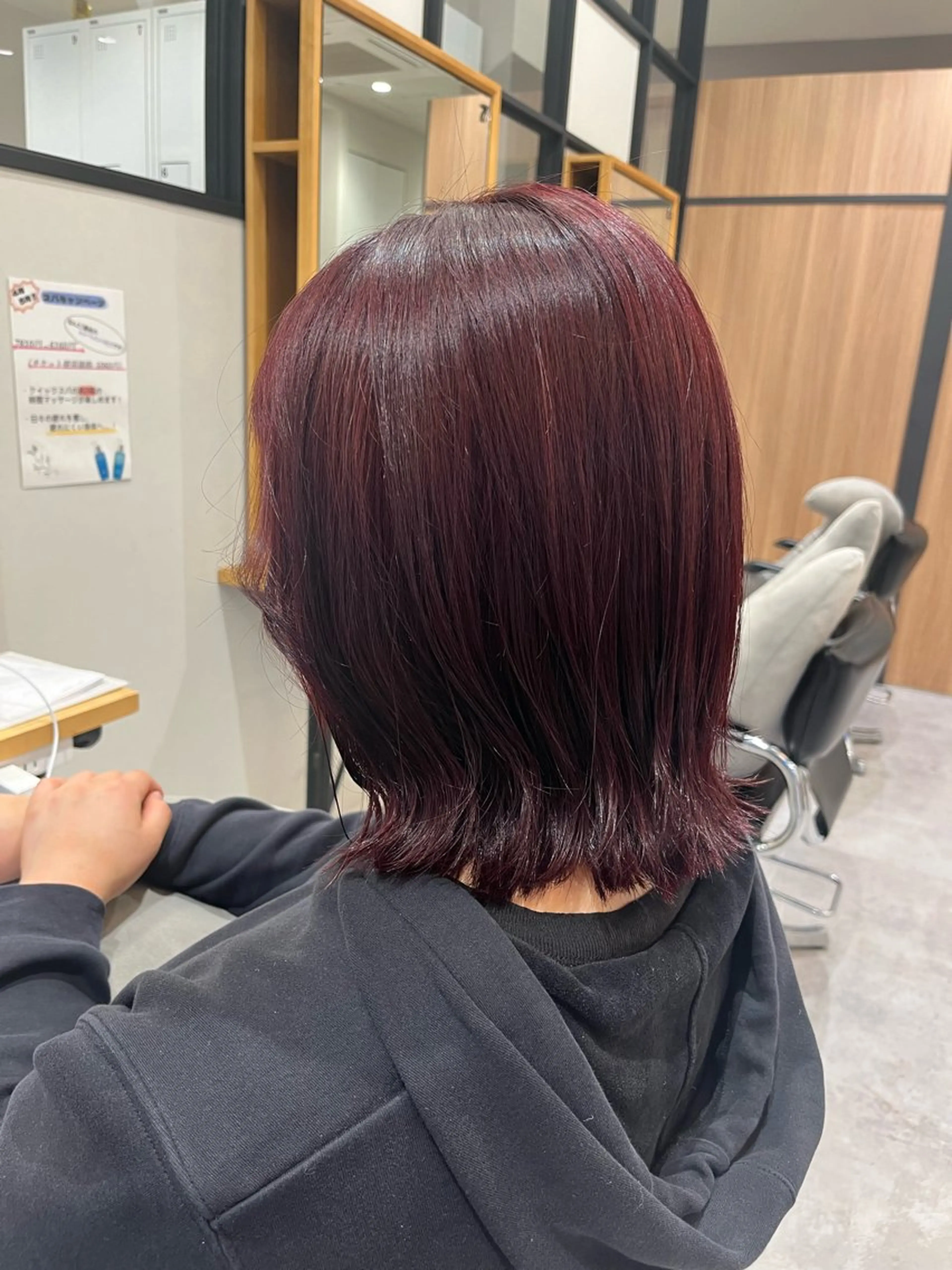 ミディアム 伊津 綾理彩のヘアスタイル