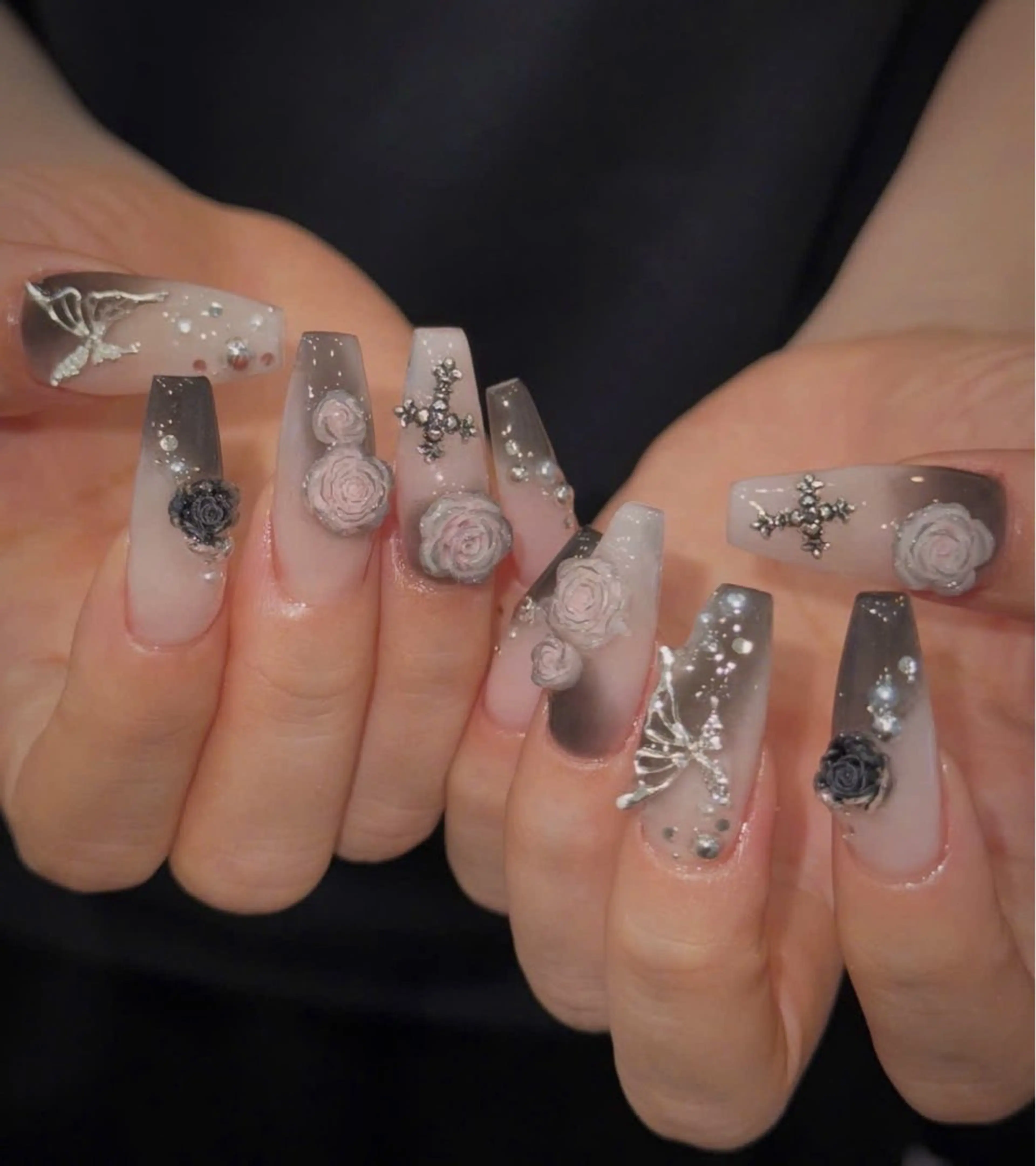 ネイル フラッシュネイル フレンチネイル グラデーション キラキラネイル 韓国ネイル Lina nail所属・Luna 池袋のネイルデザイン