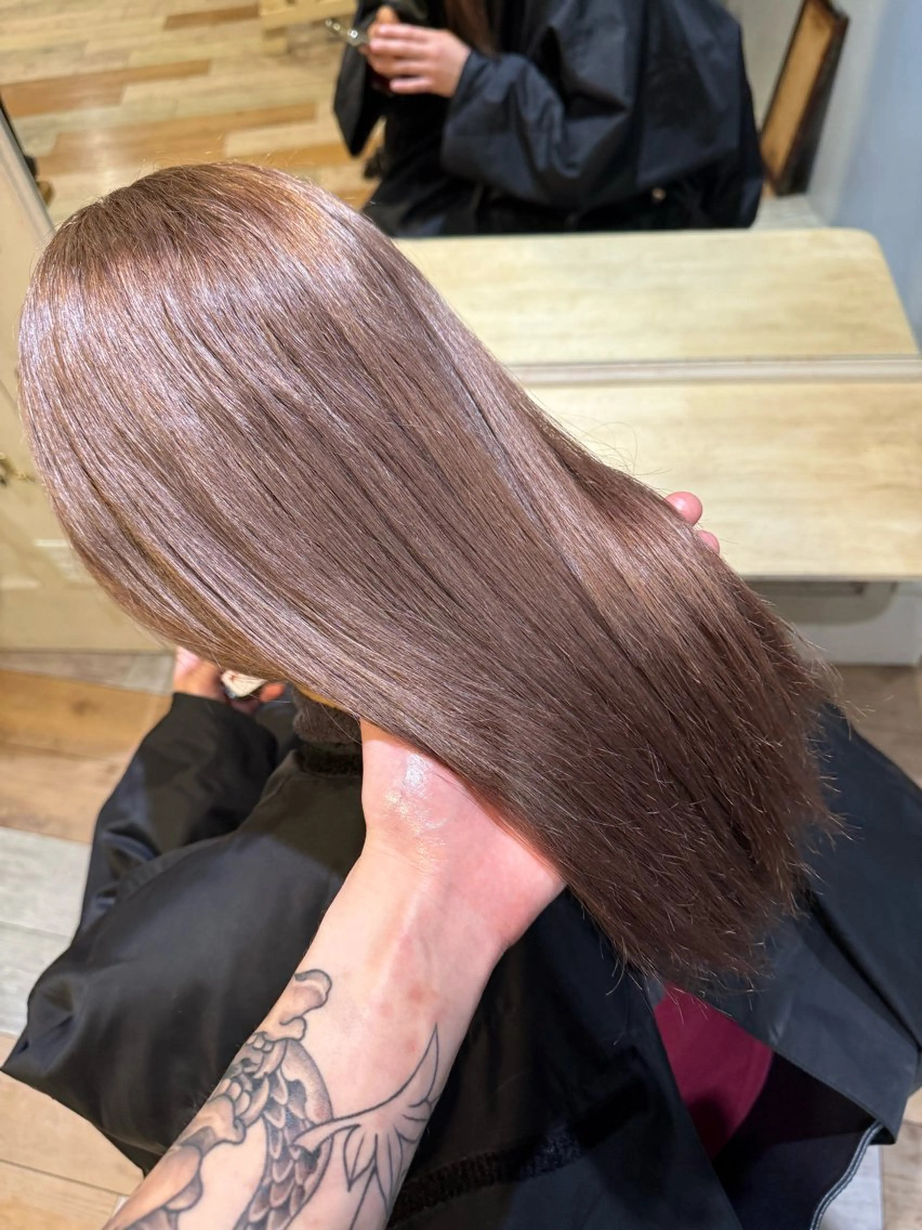 ロング カラー ベージュカラー ブリーチ ケアブリーチ ハイトーンカラー ミルクティーベージュ ヘアカラー トリートメント メンズカット/パーマ 艶カラーTAIGA︎のヘアスタイル