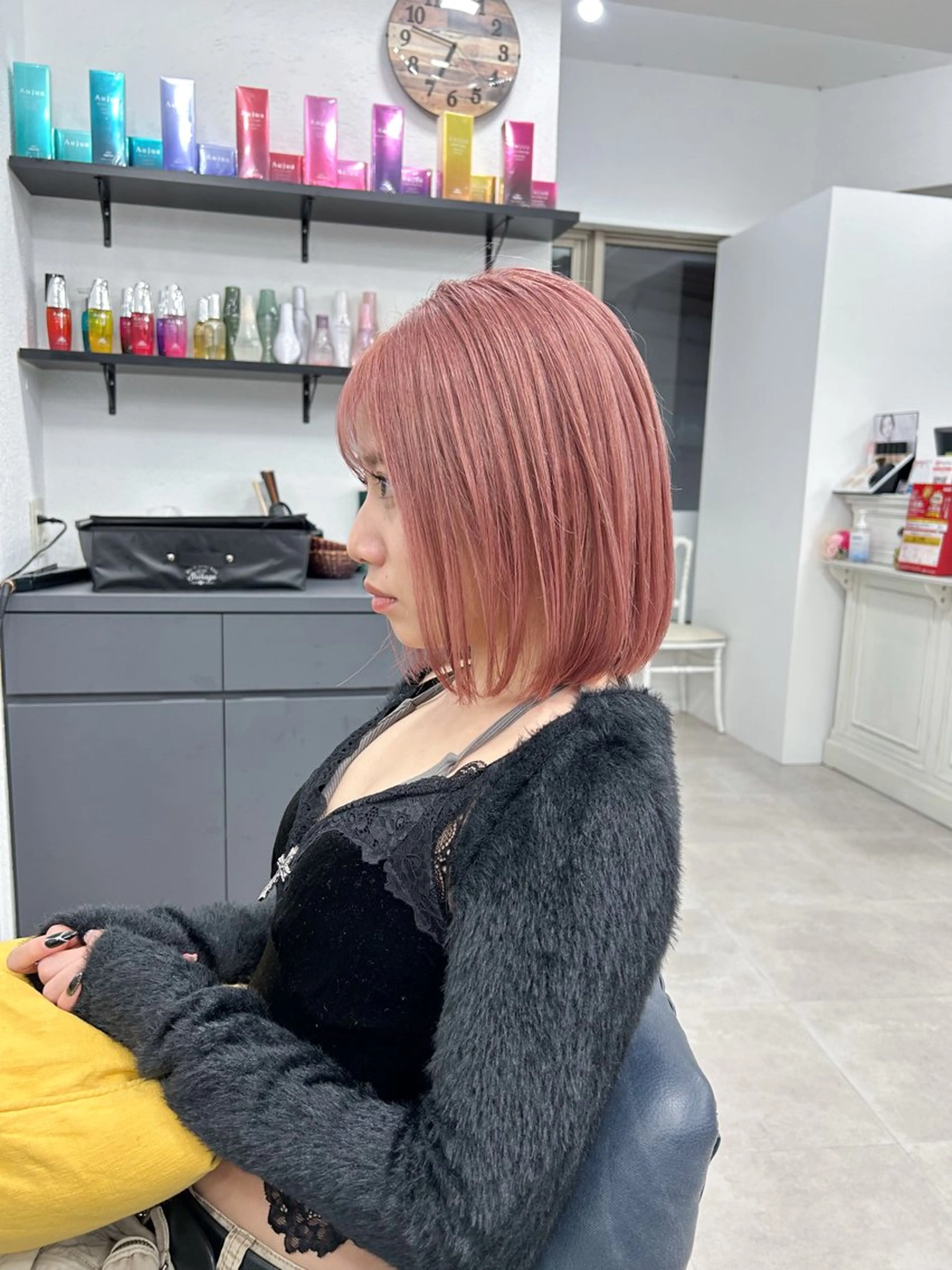 ミディアム カラー ブリーチ ピンクカラー 幣 あや乃のヘアスタイル