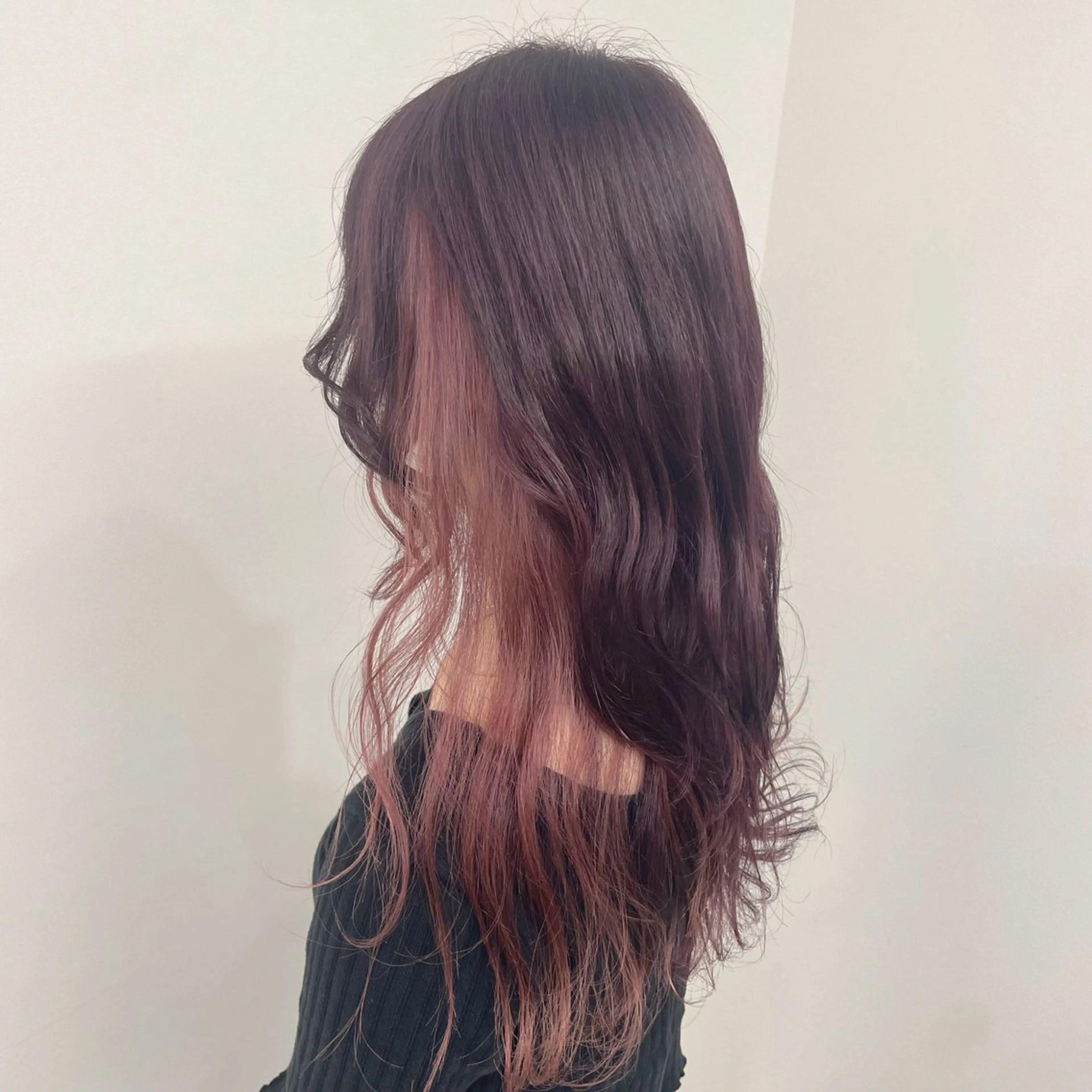 ロング カラー ヘアアレンジ イヤリングカラー ハイトーンカラー インナーカラー ピンクカラー 古沢 みづきのヘアスタイル