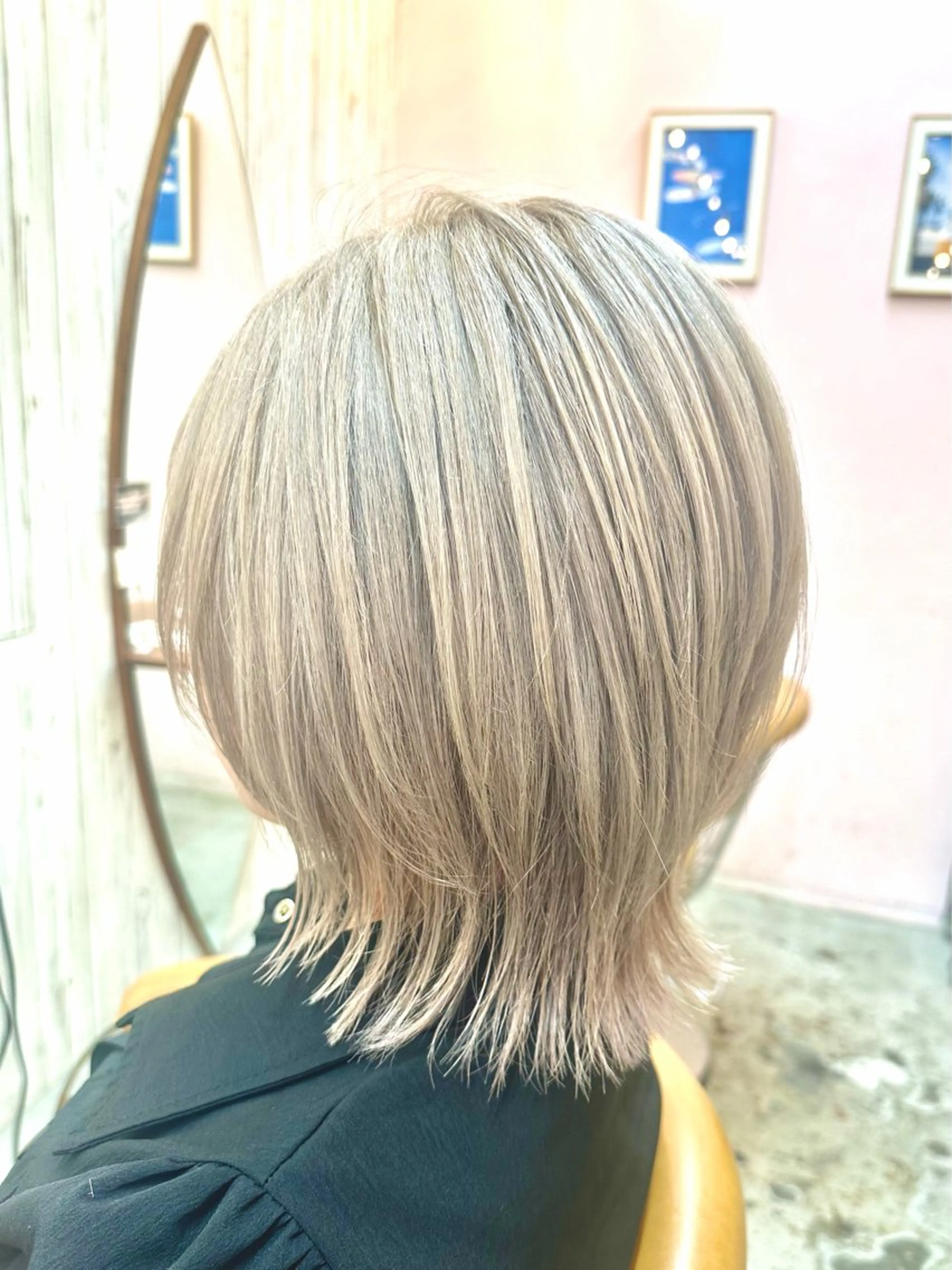 ショート カラー ブリーチ ヘアカラー トリートメント 縮毛矯正/髪質改善 /ボブ/ともきのヘアスタイル