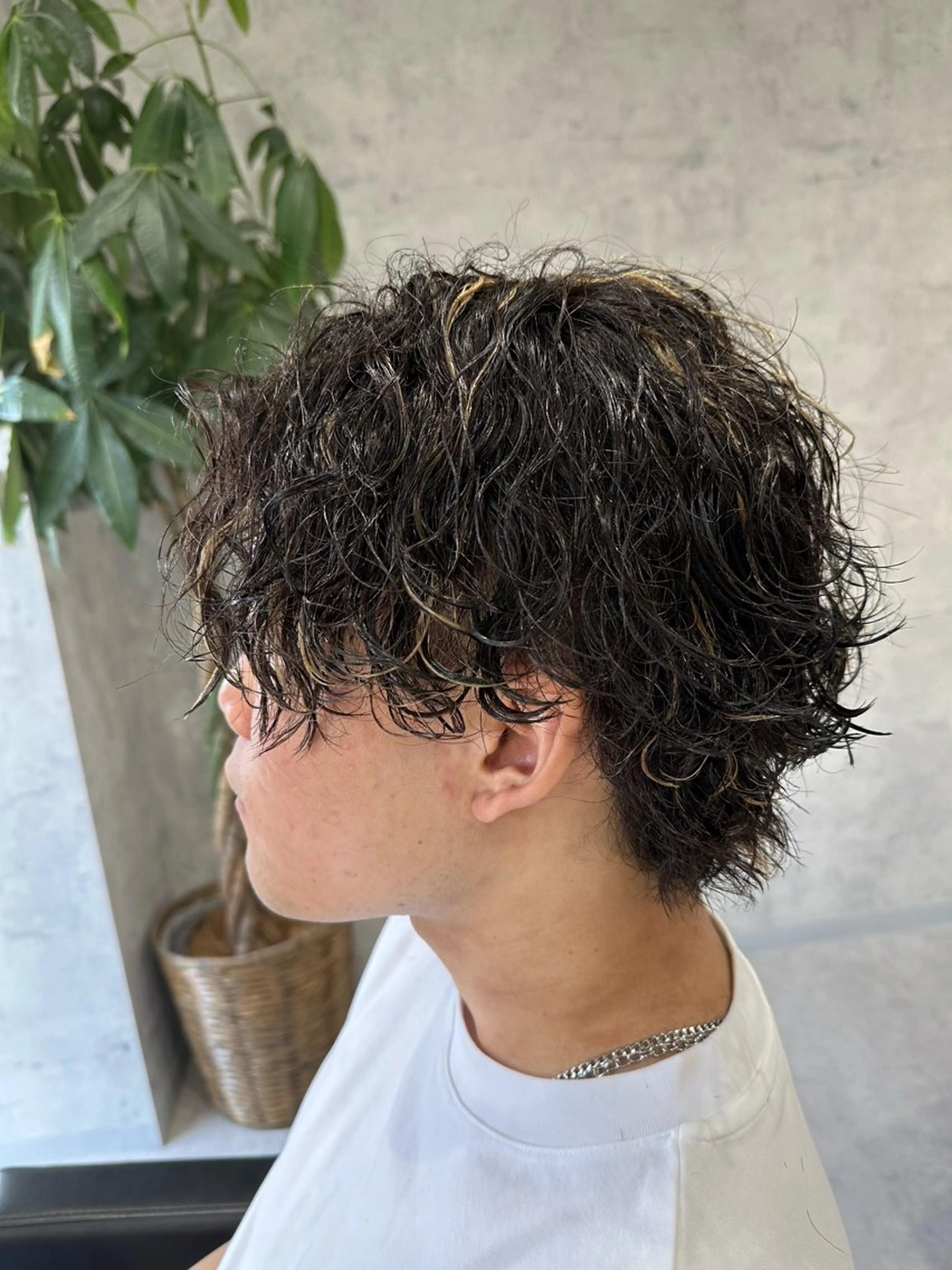 ショート パーマ メンズ メンズハイライト メンズパーマ ツイストスパイラルパーマ ハイライト スパイラルパーマ カット 「パーマ指名No1 🥇」小日向悠のヘアスタイル