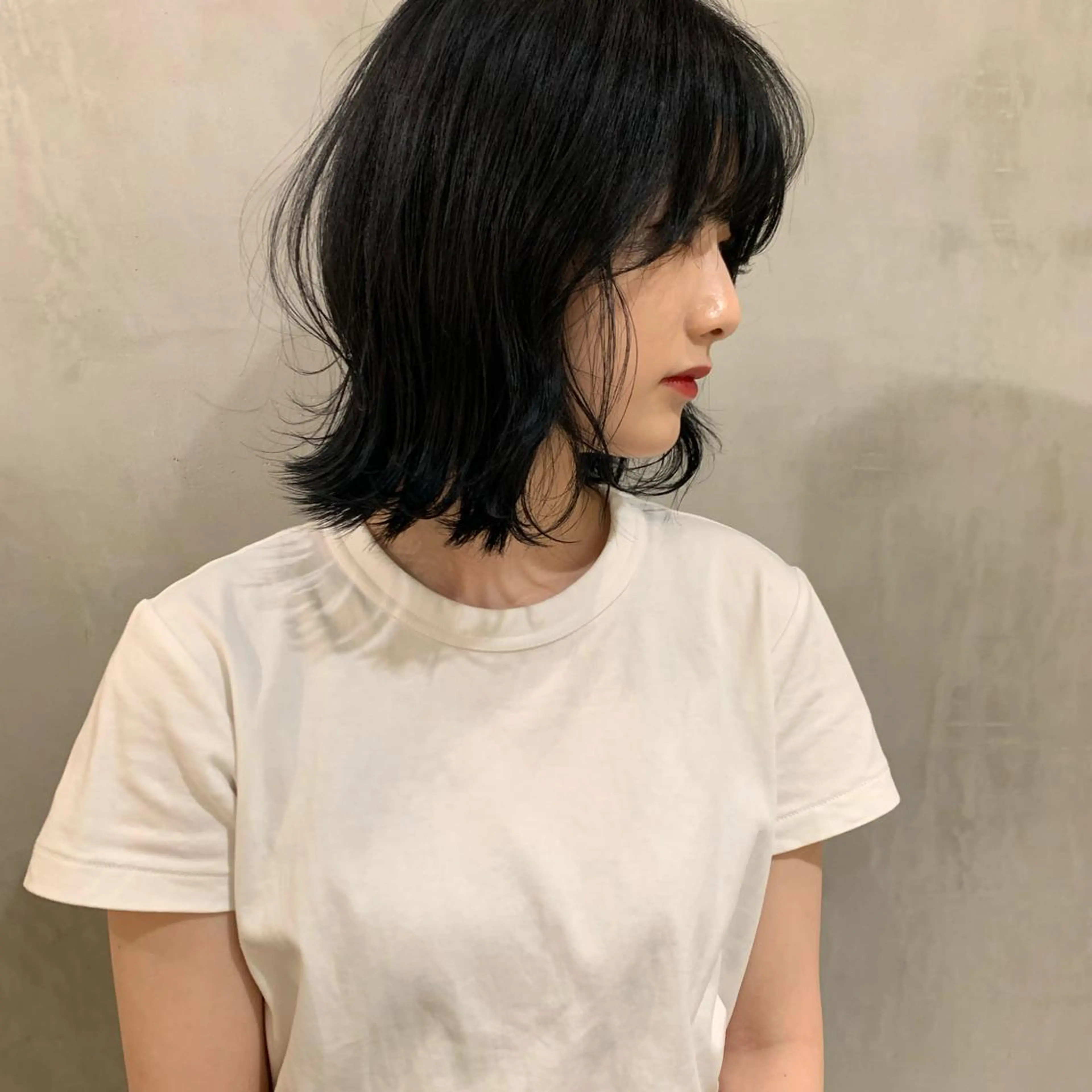 ミディアム カラー 黒髪 ブルーカラー ブルーブラック ヘアカラー トリートメント アンニュイヘア🪽 ayumiのヘアスタイル