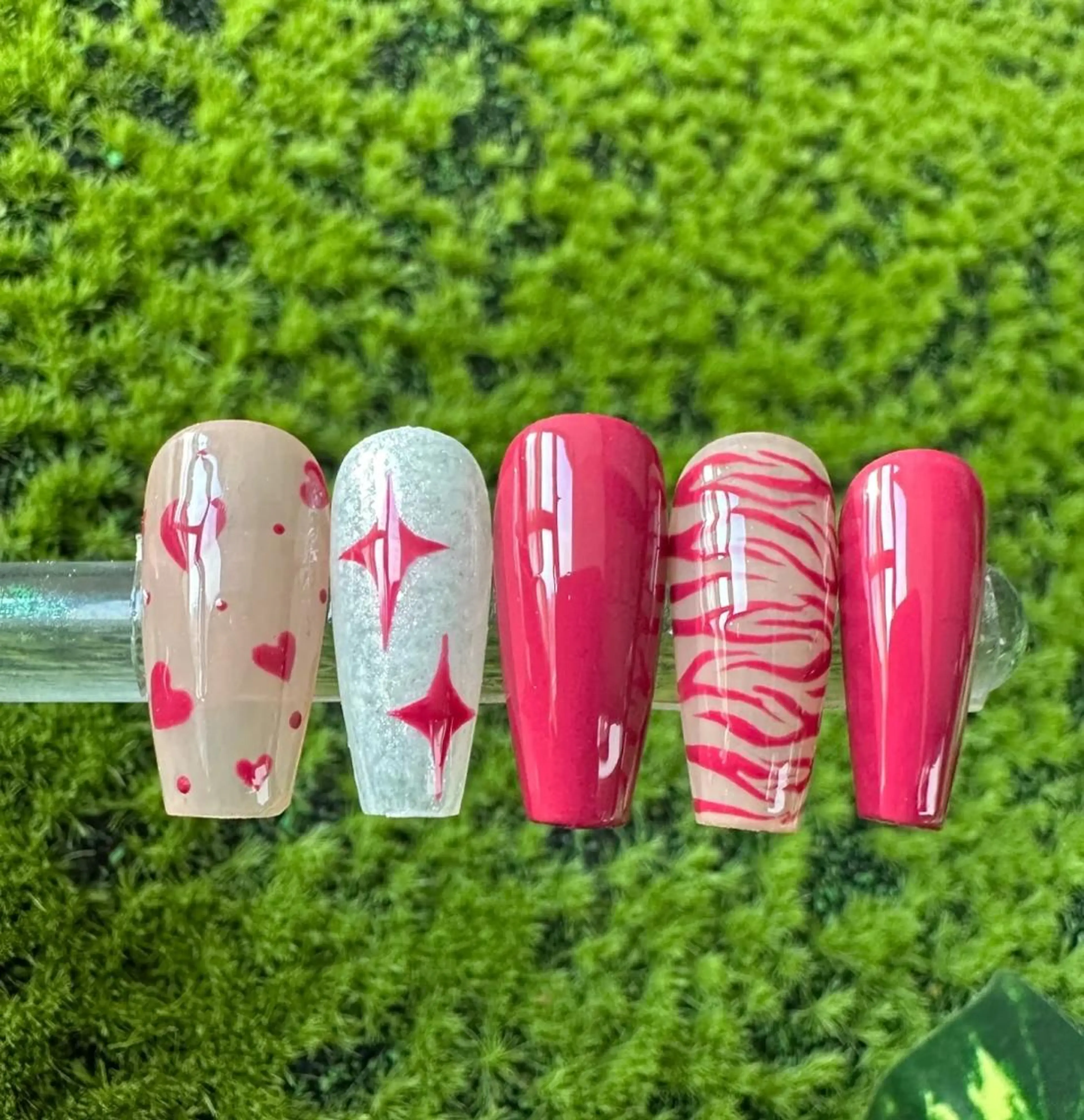 ネイル 長さ出し ネイルチップ Queens みなみのネイルデザイン