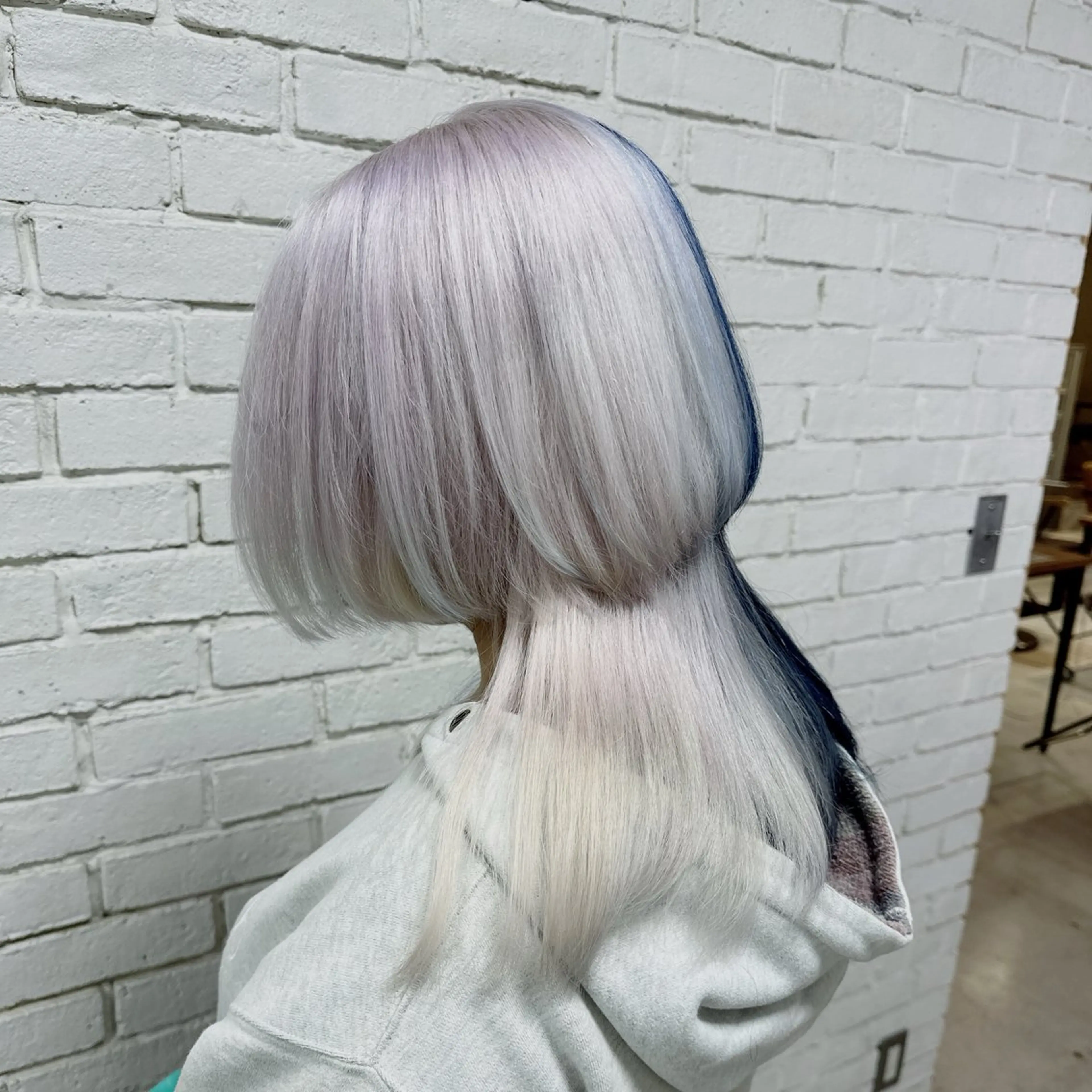 セミロング カラー ベージュカラー ブリーチ ブルーカラー ケアブリーチ ダブルカラー カット ヘアカラー トリートメント レイヤーブリーチ特化 ホワイト専門/岸のヘアスタイル