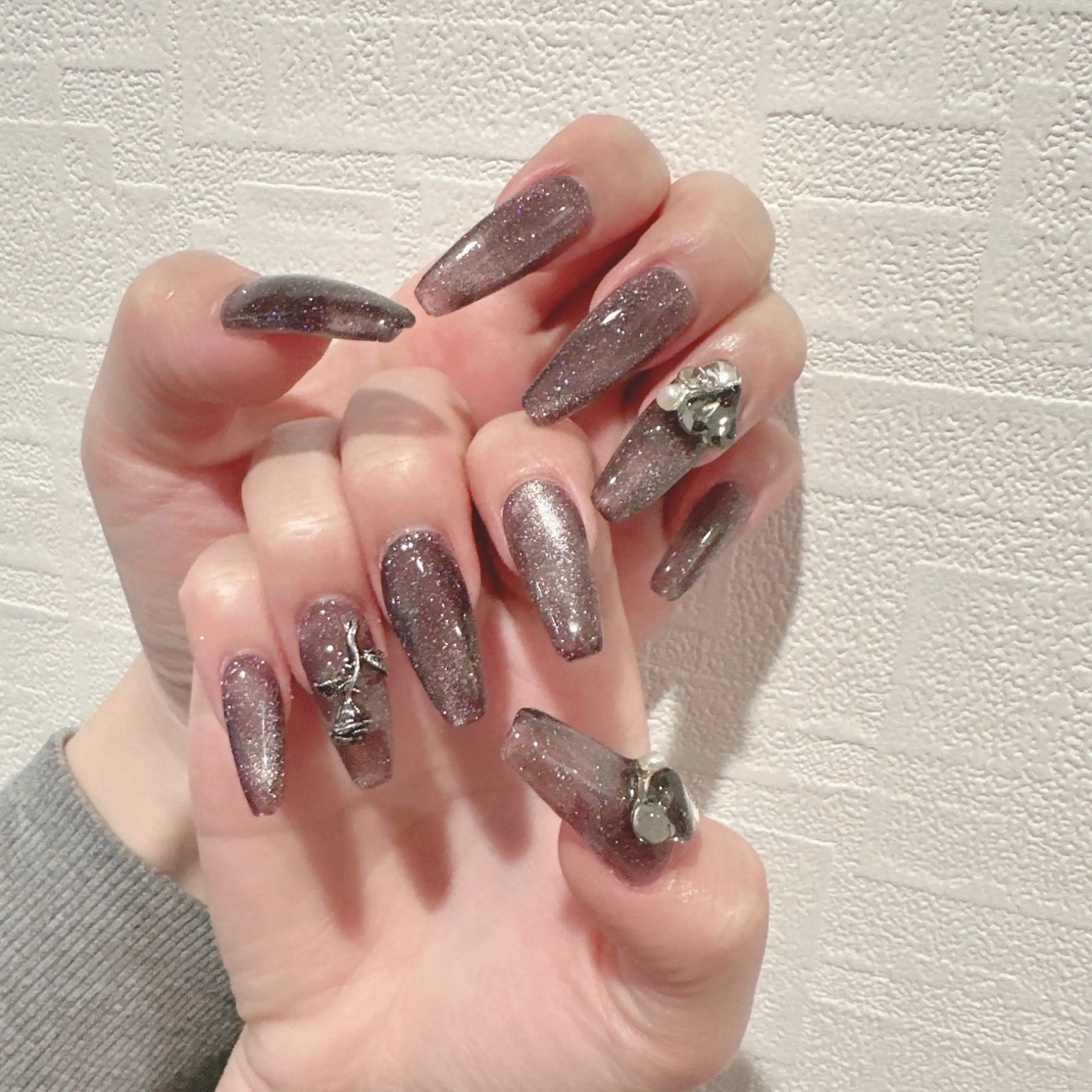 🎀チップ長さだし/マグネット/カラグラデ/+2個パーツ無料/2本埋め尽くし（トレーニングメニュー、10日以内直し無料）の写真