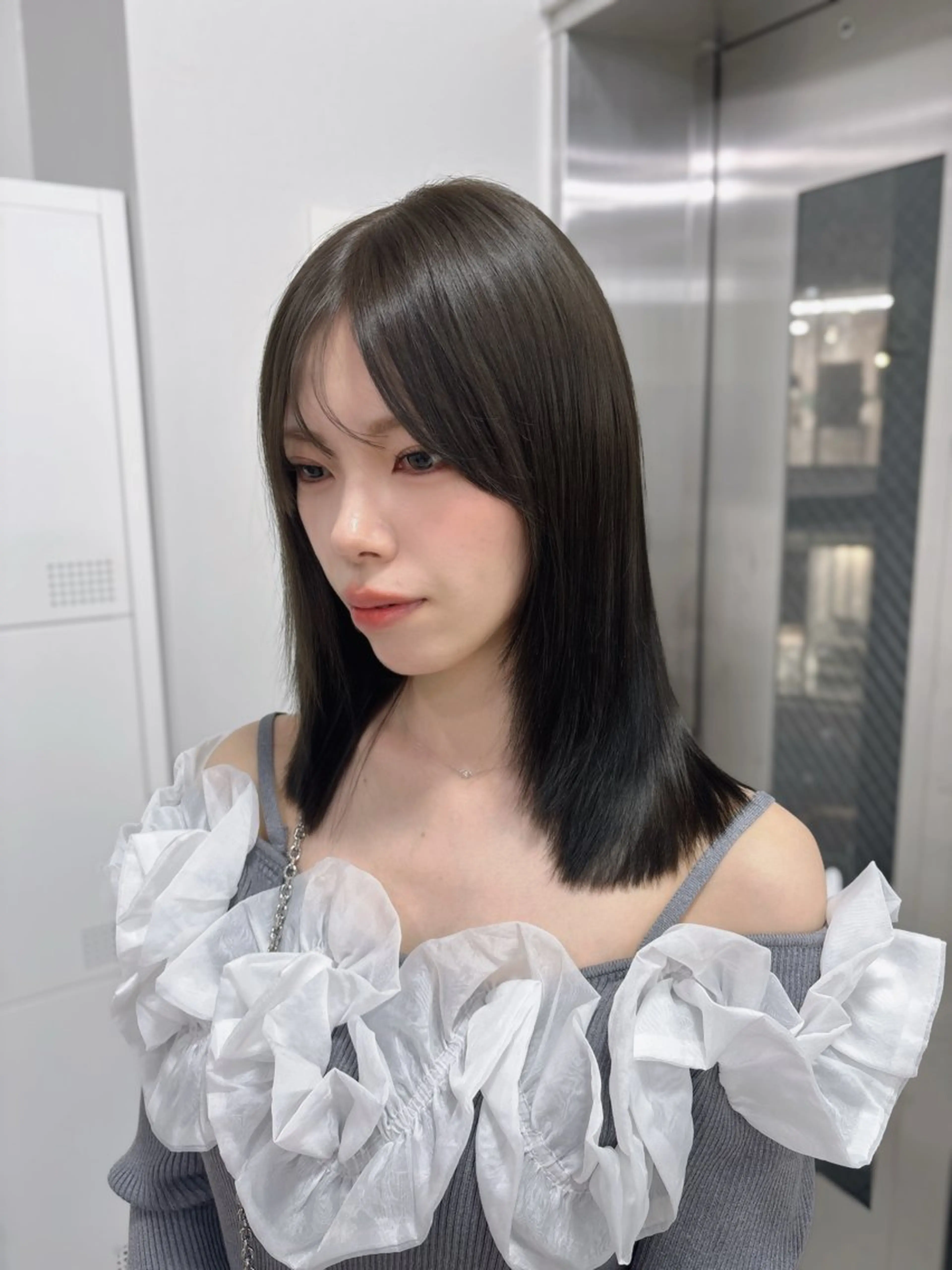 カラー ブリーチ 透明感カラー グレージュ ブリーチなしカラー オリーブグレージュ ヘアカラー 艶カラー💞 amiのヘアスタイル