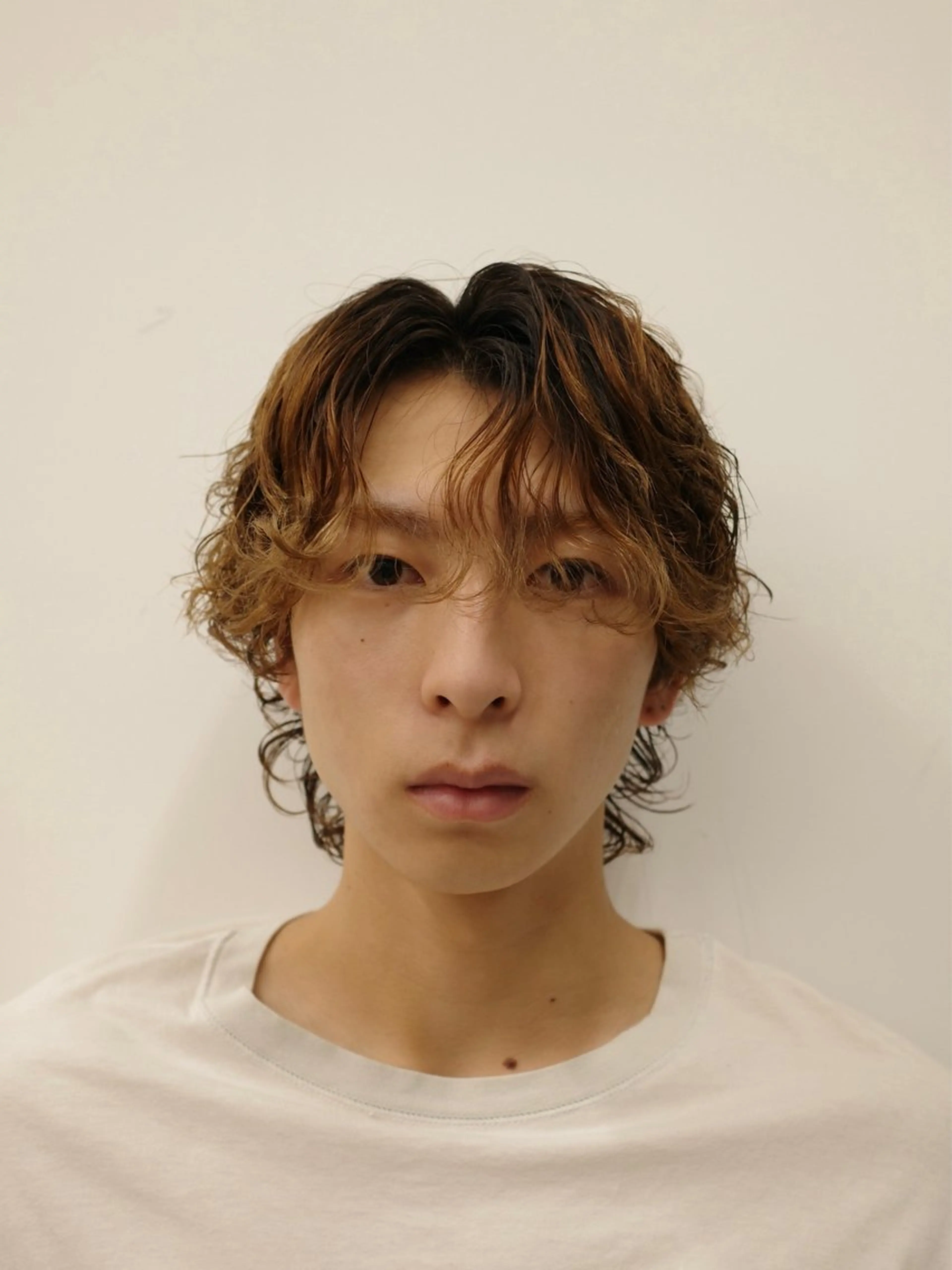 ショート パーマ メンズ メンズパーマ スパイラルパーマ カット パーマ なりたひろと / フェザーパーマのヘアスタイル