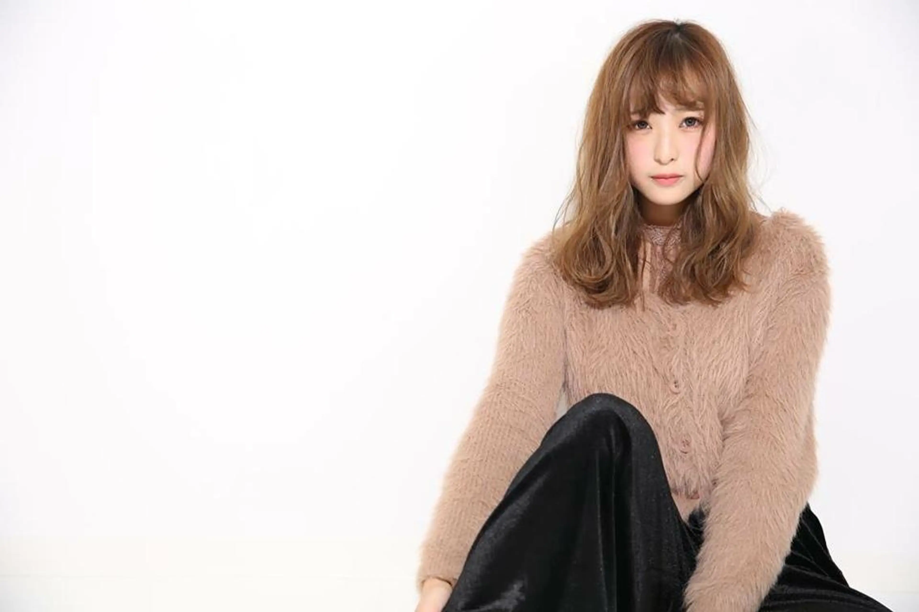 セミロング ブリーチなしダブル/ レイヤーカット 小棹のヘアスタイル