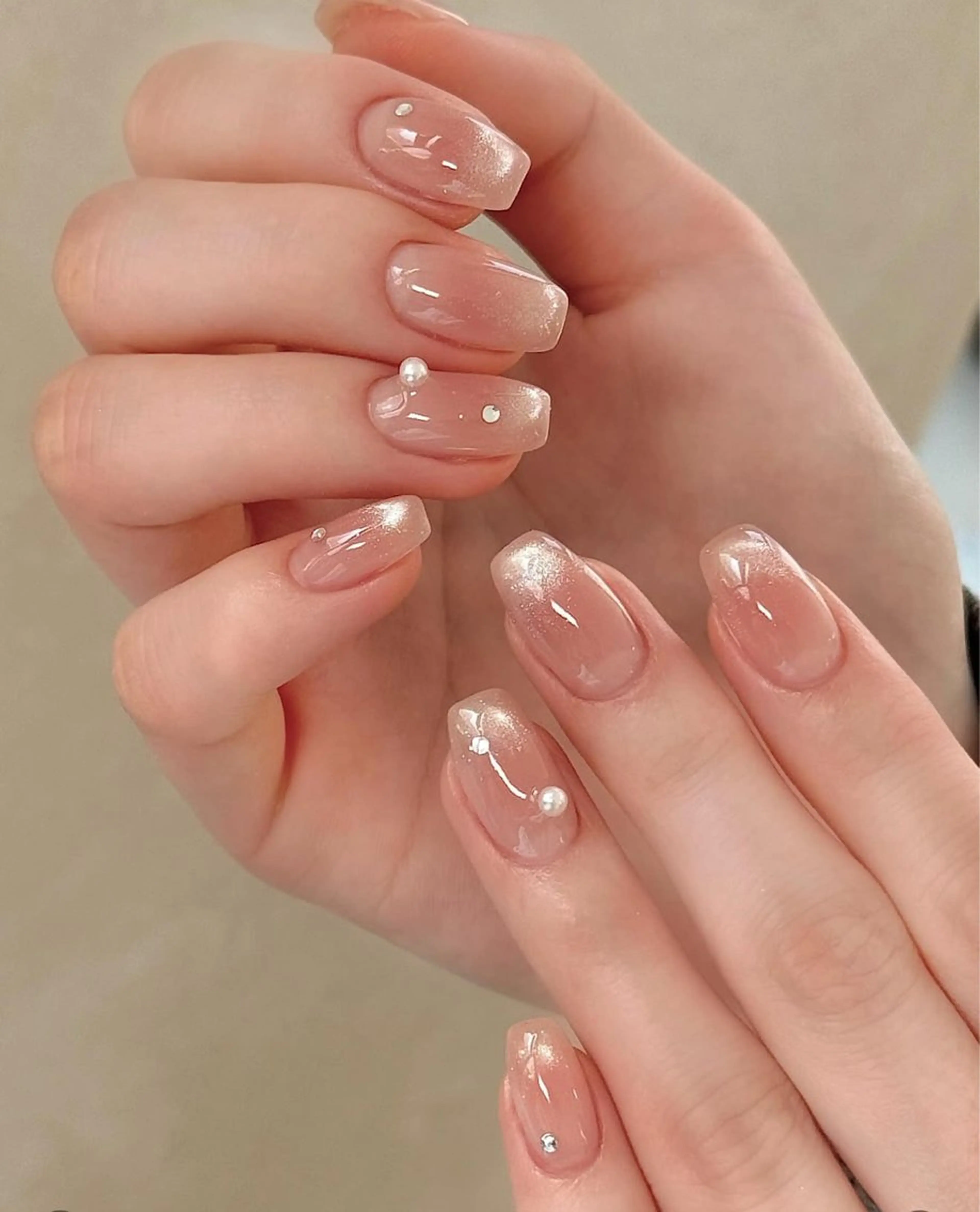 ネイル キラキラネイル マグネットネイル ぷっくりネイル 春ネイル ワンホンネイル ハンドネイル Lyna 池袋のネイルデザイン