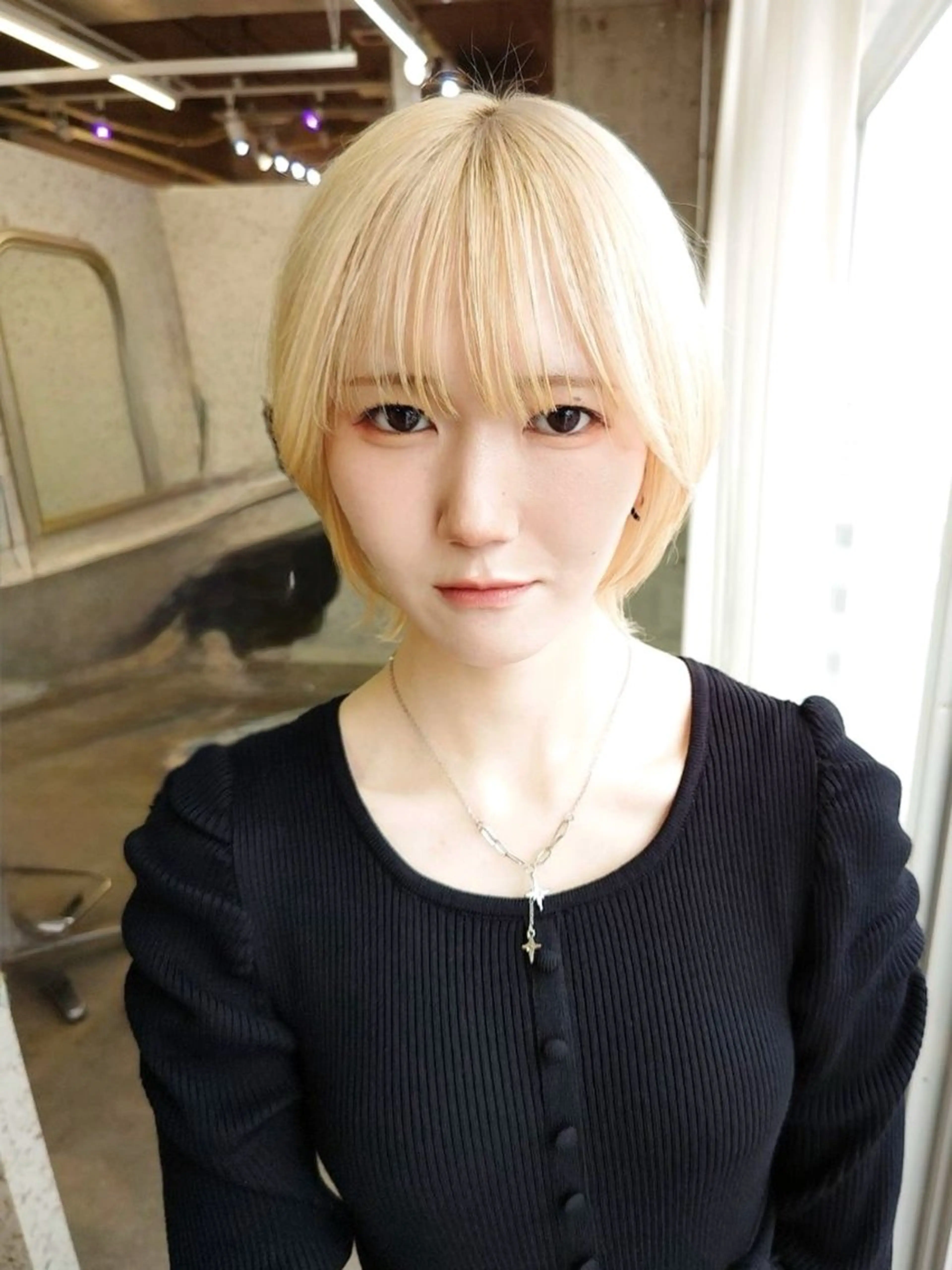 ショート カラー ベージュカラー ブリーチ ブロンド ケアブリーチ ダブルカラー lani 天神大名/ブリーチのヘアスタイル