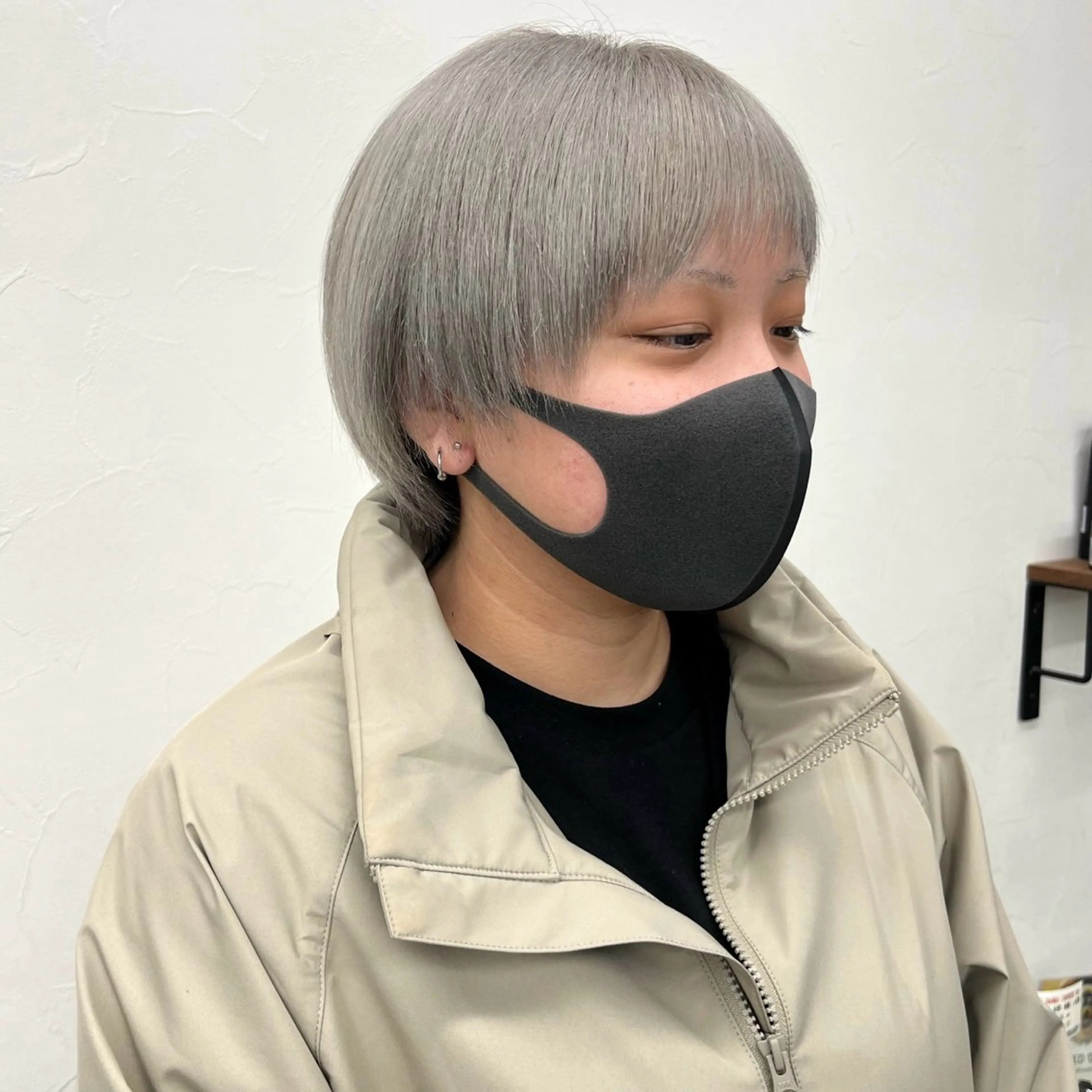 ショート カラー ブリーチ グレージュ ブリーチなしカラー ボブ レイヤーカット カット ヘアカラー トリートメント 朝がちょっと楽しくな るshort･bobのヘアスタイル