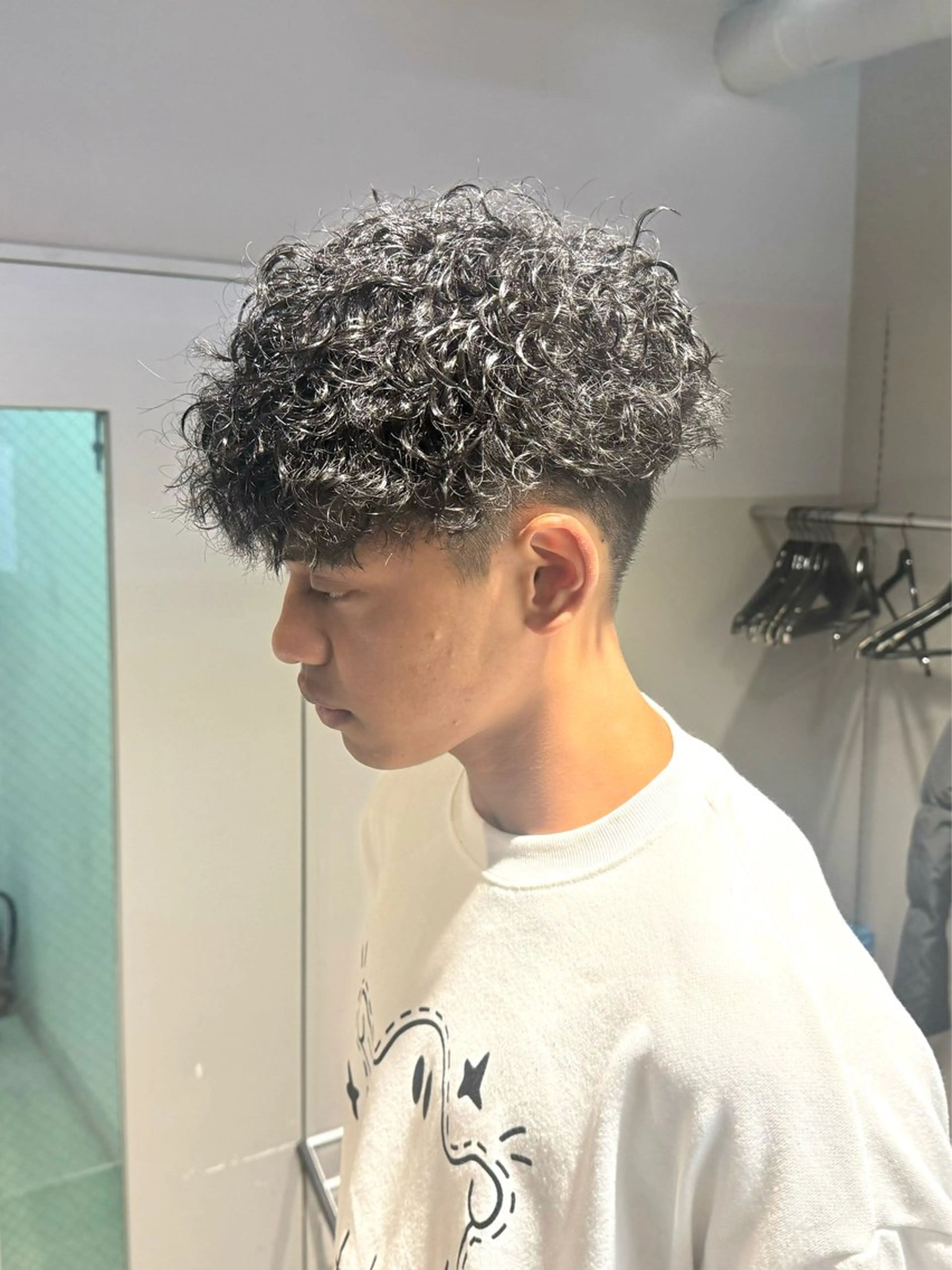 ショート パーマ ヘアアレンジ メンズ メンズパーマ スペインカール カット パーマ トリートメント ヘッドスパ ヘアセット 顔まわりカット の達人のヘアスタイル