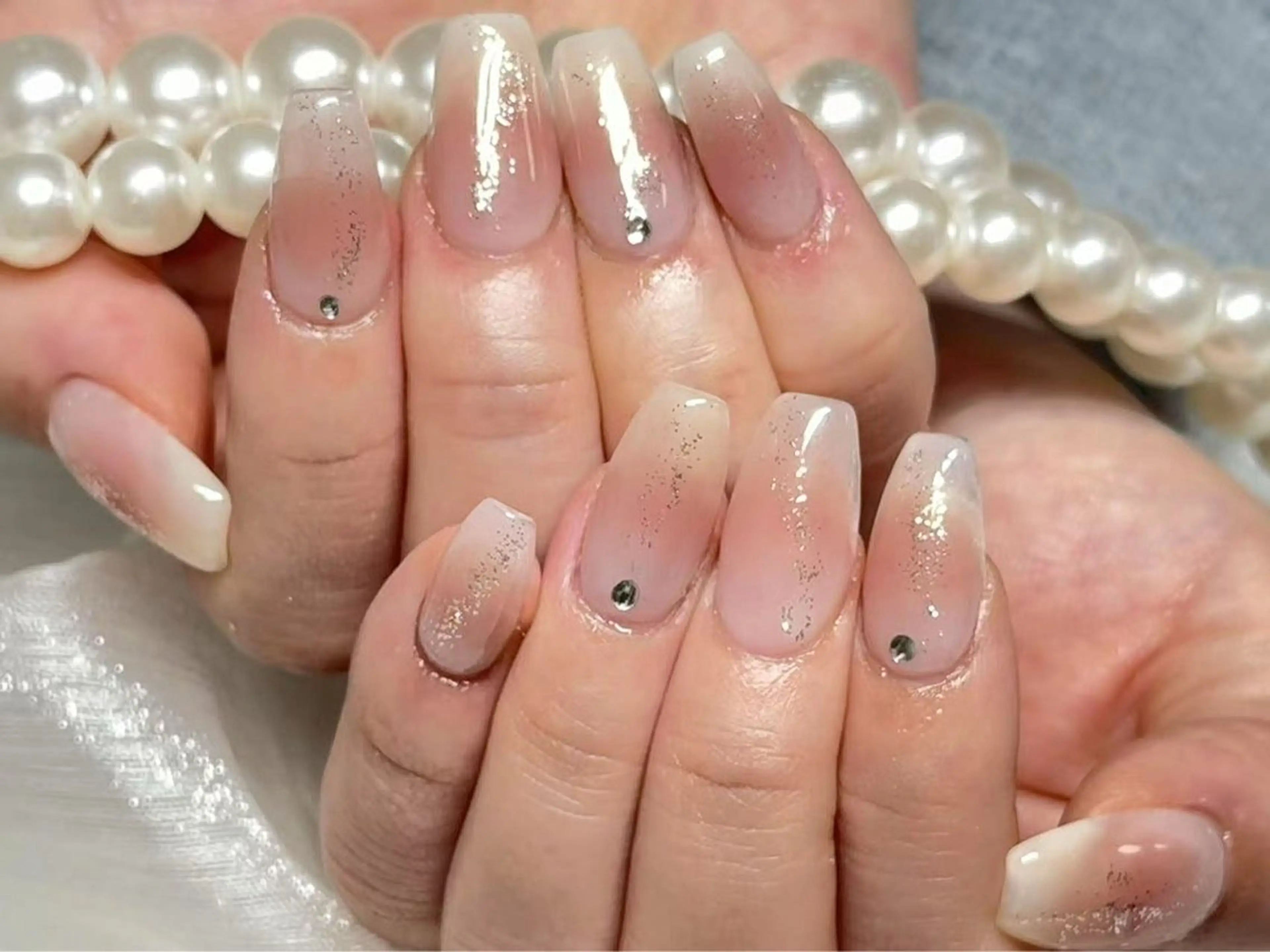 ネイル オーロラネイル 長さ出し フレンチネイル ガーリー キラキラネイル RIn 🎀のネイルデザイン