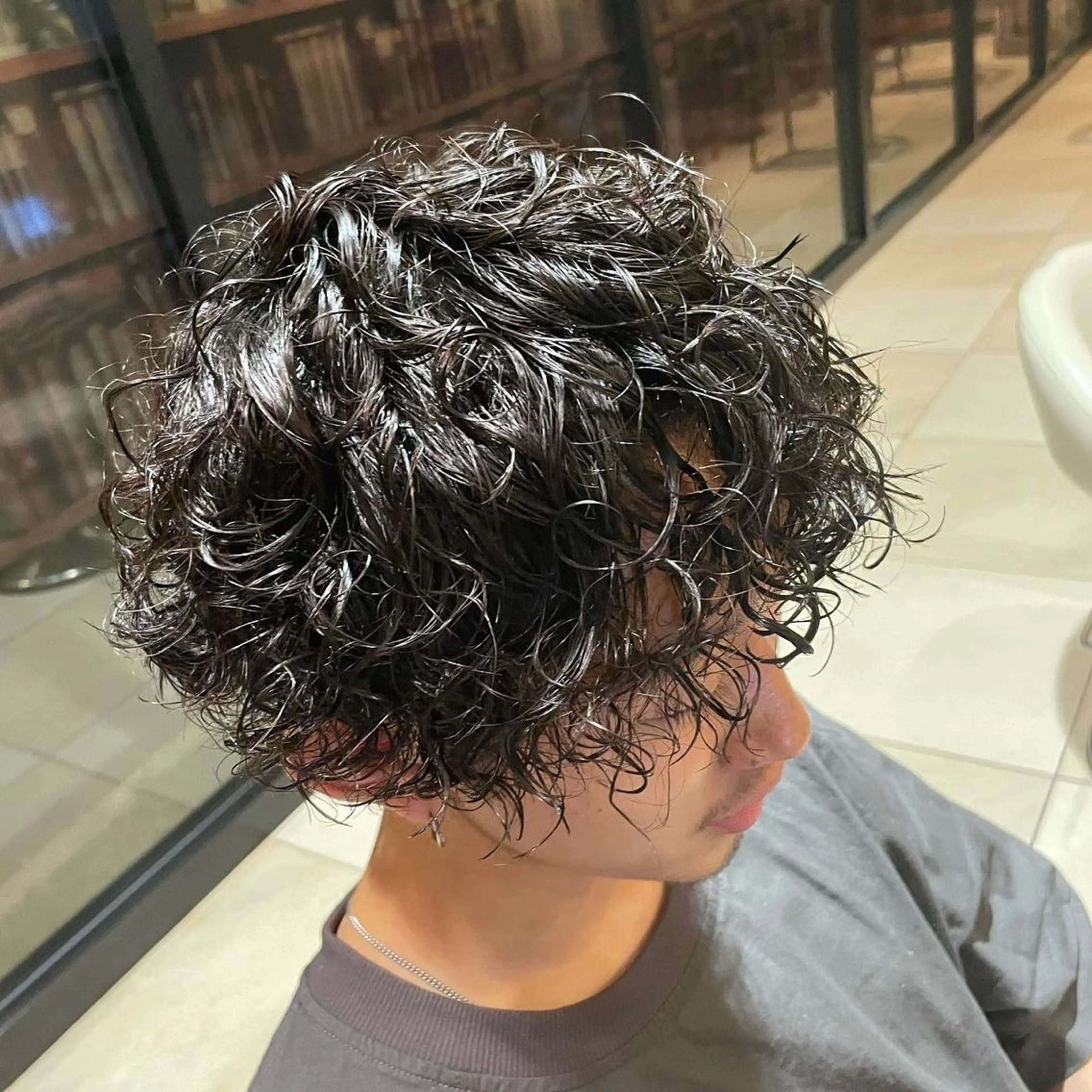 ミディアム パーマ メンズ ミディアムパーマ メンズパーマ スパイラルパーマ sweetroom所属・12月特別価格✨/ 平塚/佐藤郁也のヘアスタイル