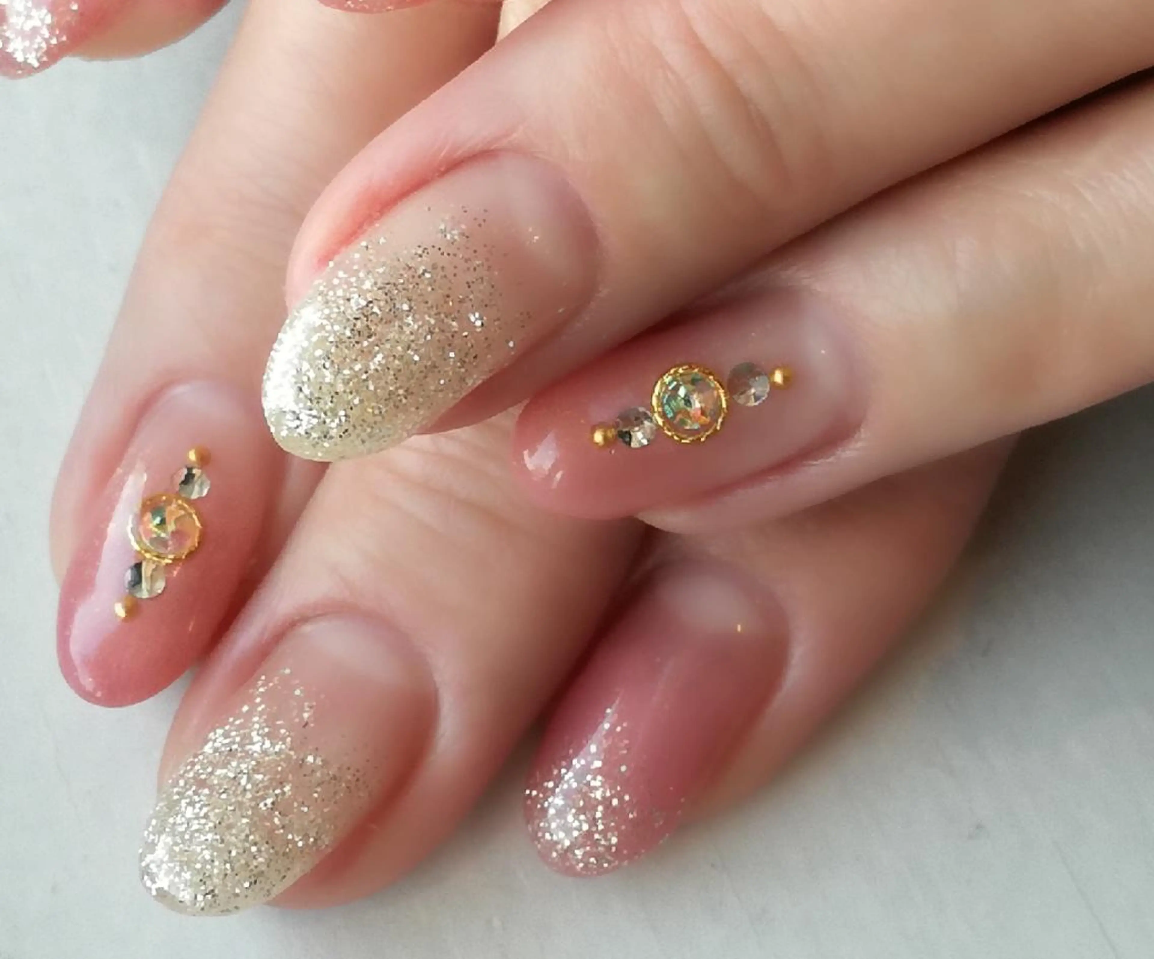 ネイル グラデーション ラメ(グリッター) ラメグラデーション シンプルネイル ストーンネイル sweet pico所属・sweet pico 住吉のネイルデザイン