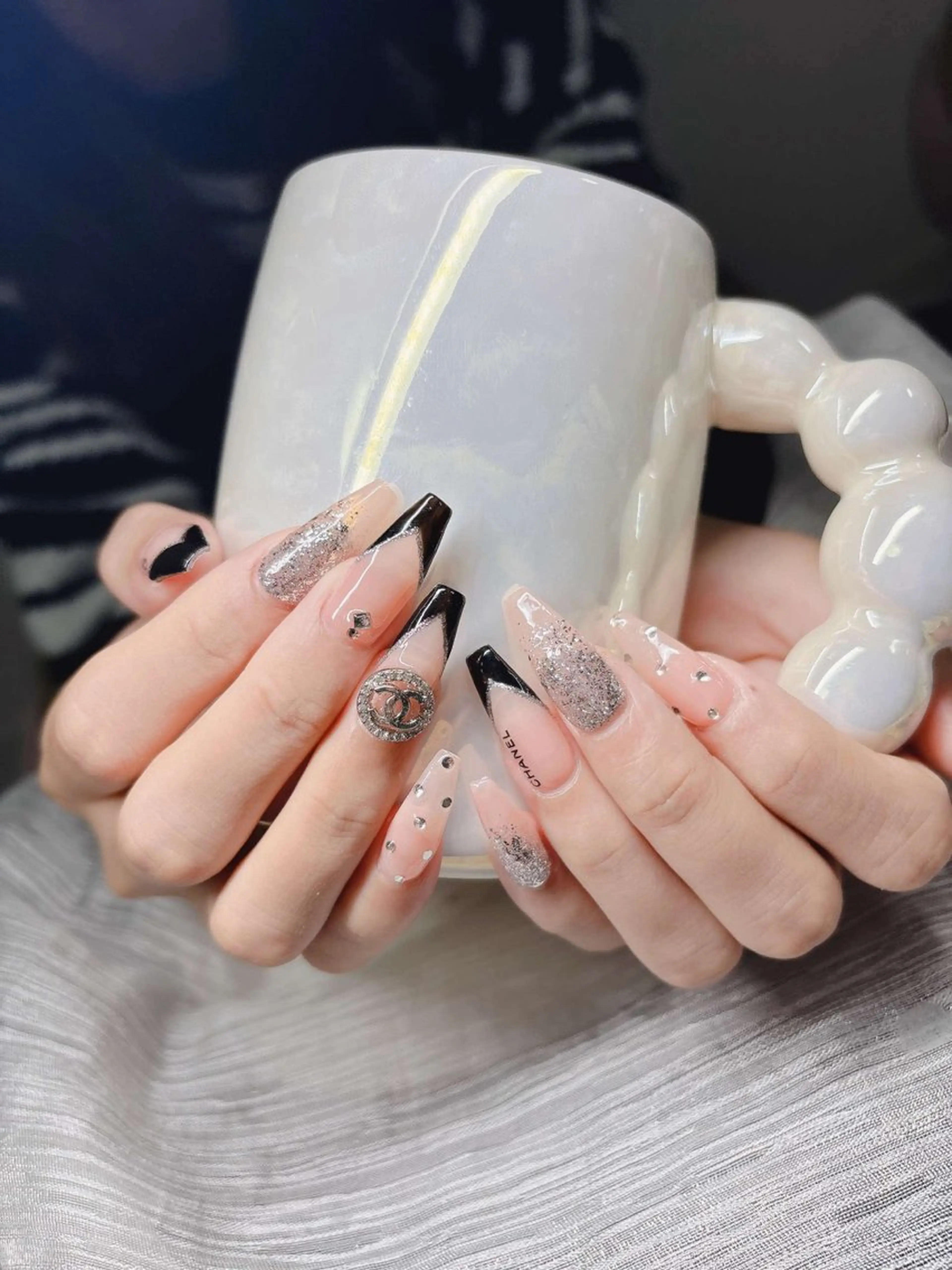 ネイル 長さ出し グラデーション 卒業式 キラキラネイル マグネットネイル Lee Nailsのネイルデザイン