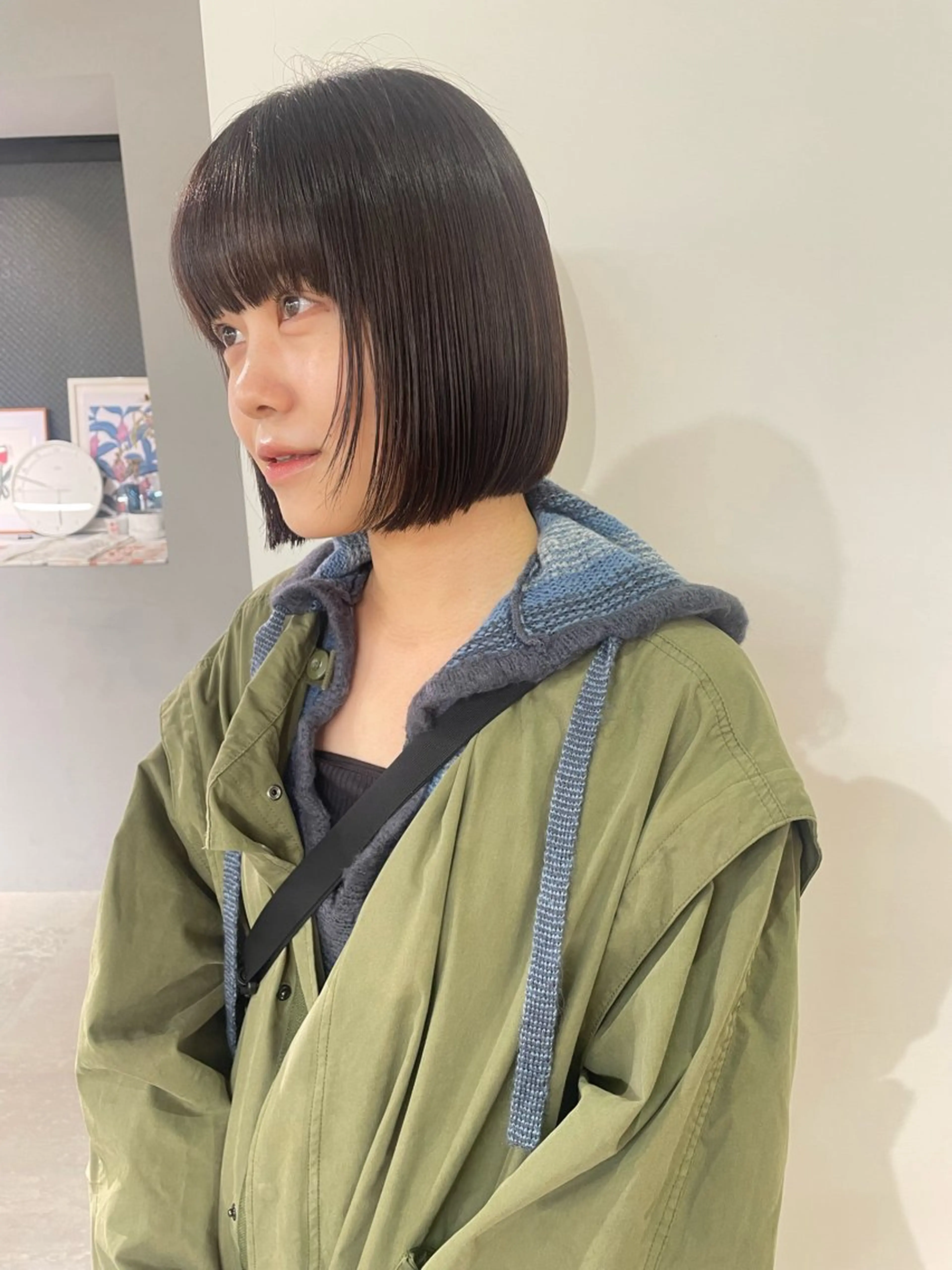 ミディアム カラー ベージュカラー ブラウンカラー マロンブラウン ボブ 顔まわりレイヤー ヘアカラー トリートメント MIU/ルーツカラー 顔まわりレイヤーのヘアスタイル