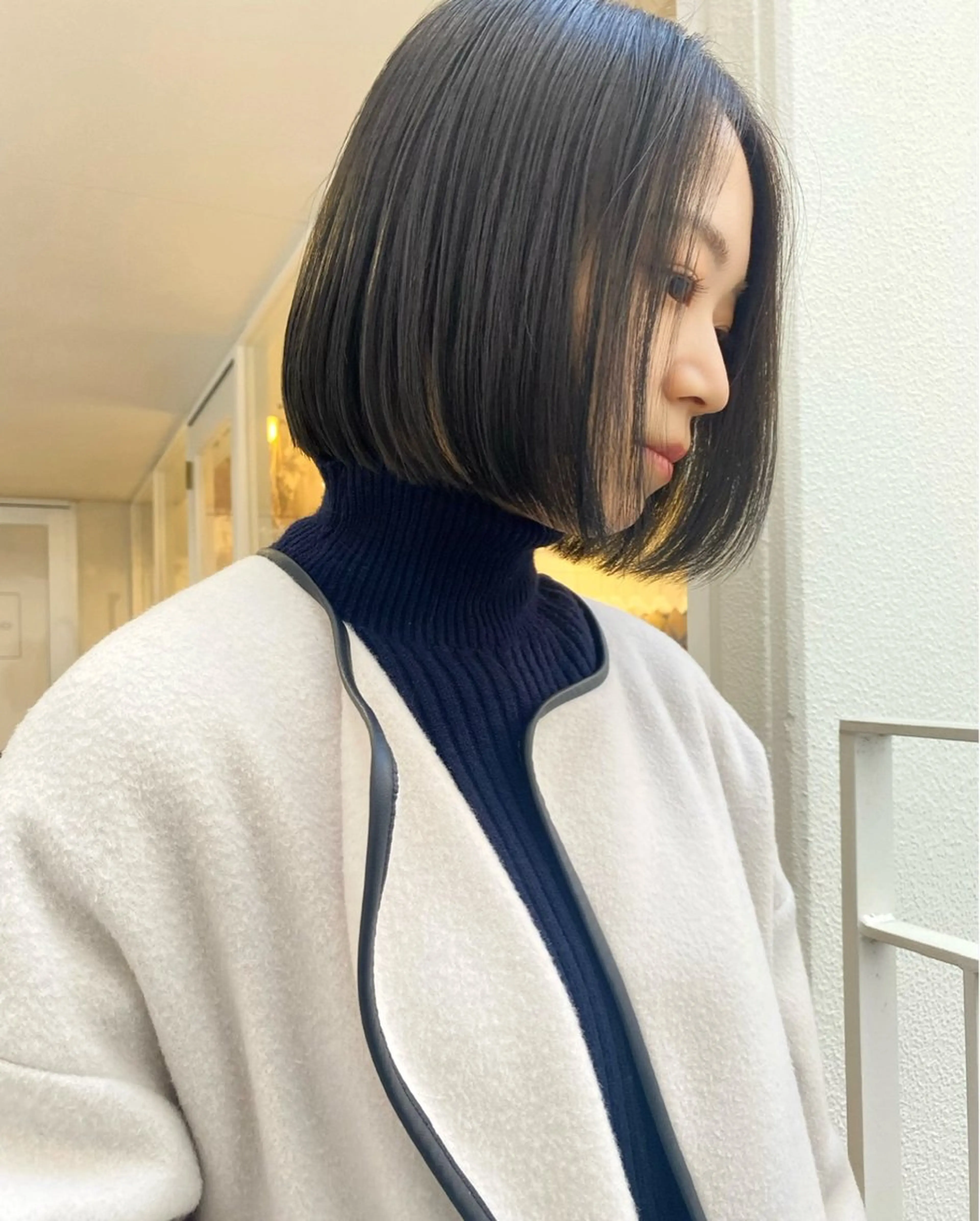 ミディアム カラー 切りっぱなしボブ ベージュカラー ブリーチ 透明感カラー ハイトーンカラー カット ヘアカラー alu/心斎橋大阪 ボブ/ブリーチなしのヘアスタイル