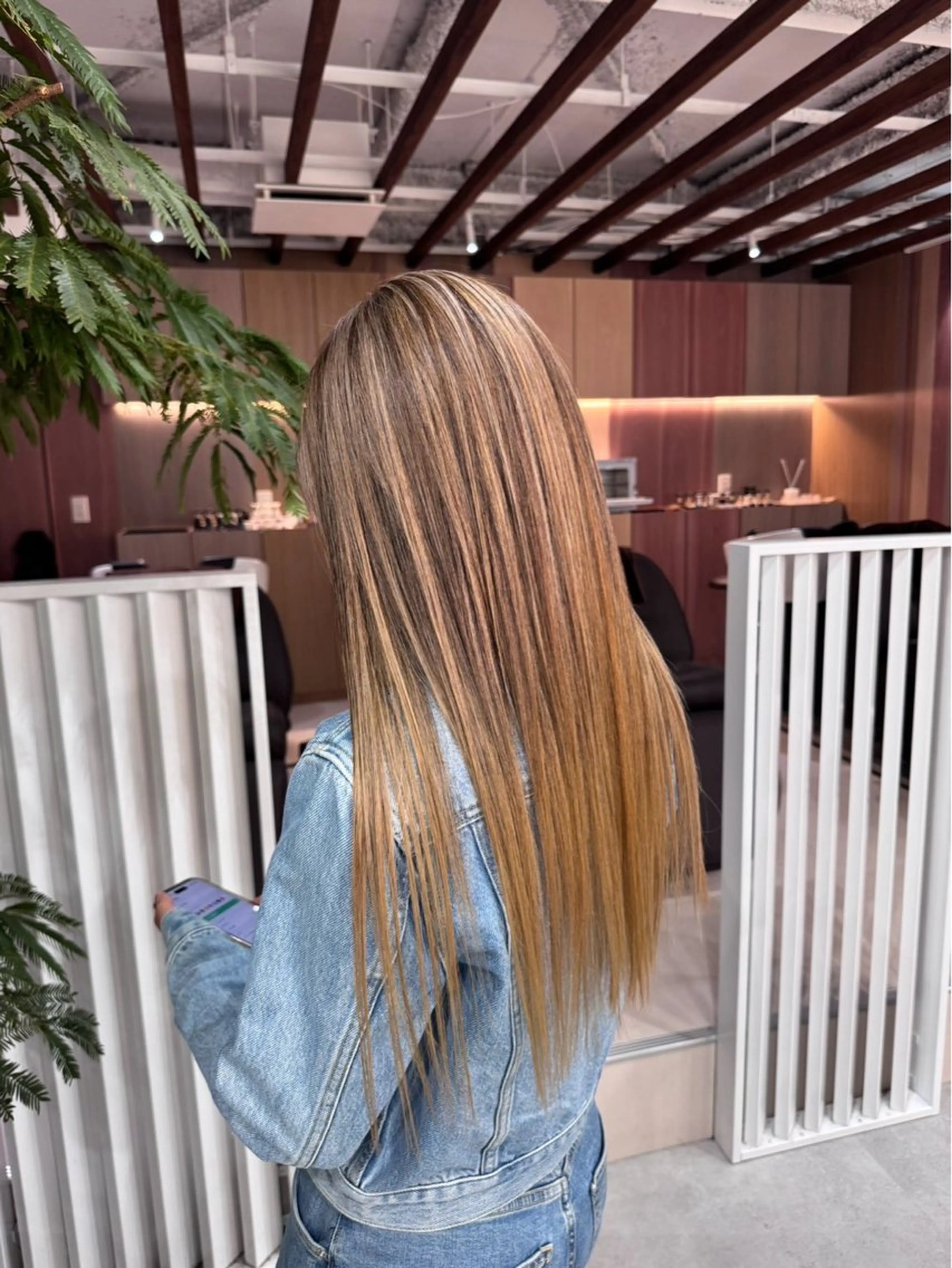 ロング ヘアカラー R BEAUTY MAIのヘアスタイル