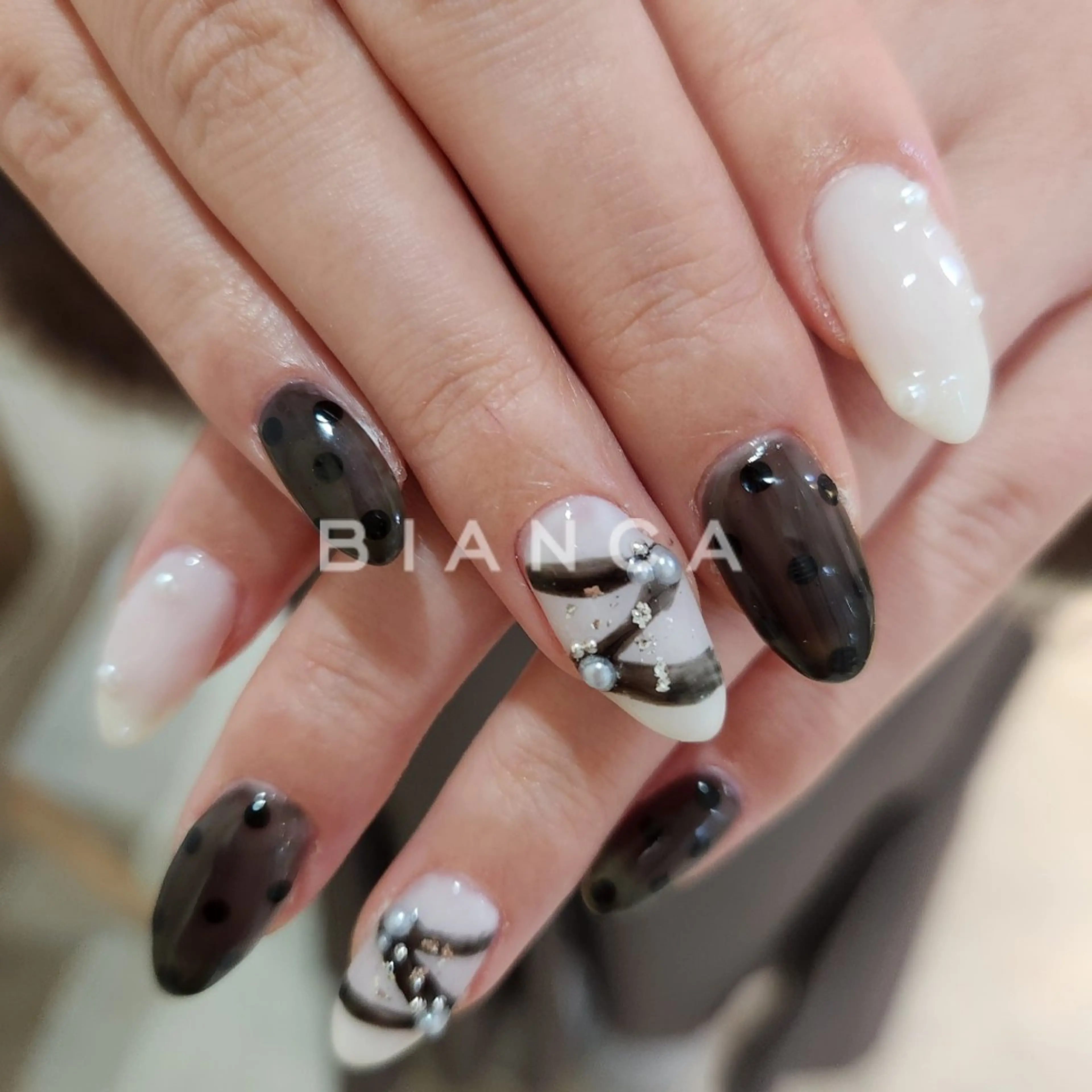 ネイル ドット ジェルネイル パラジェル シンプルネイル 冬ネイル ハンドネイル Bianca名駅店 あゆのネイルデザイン