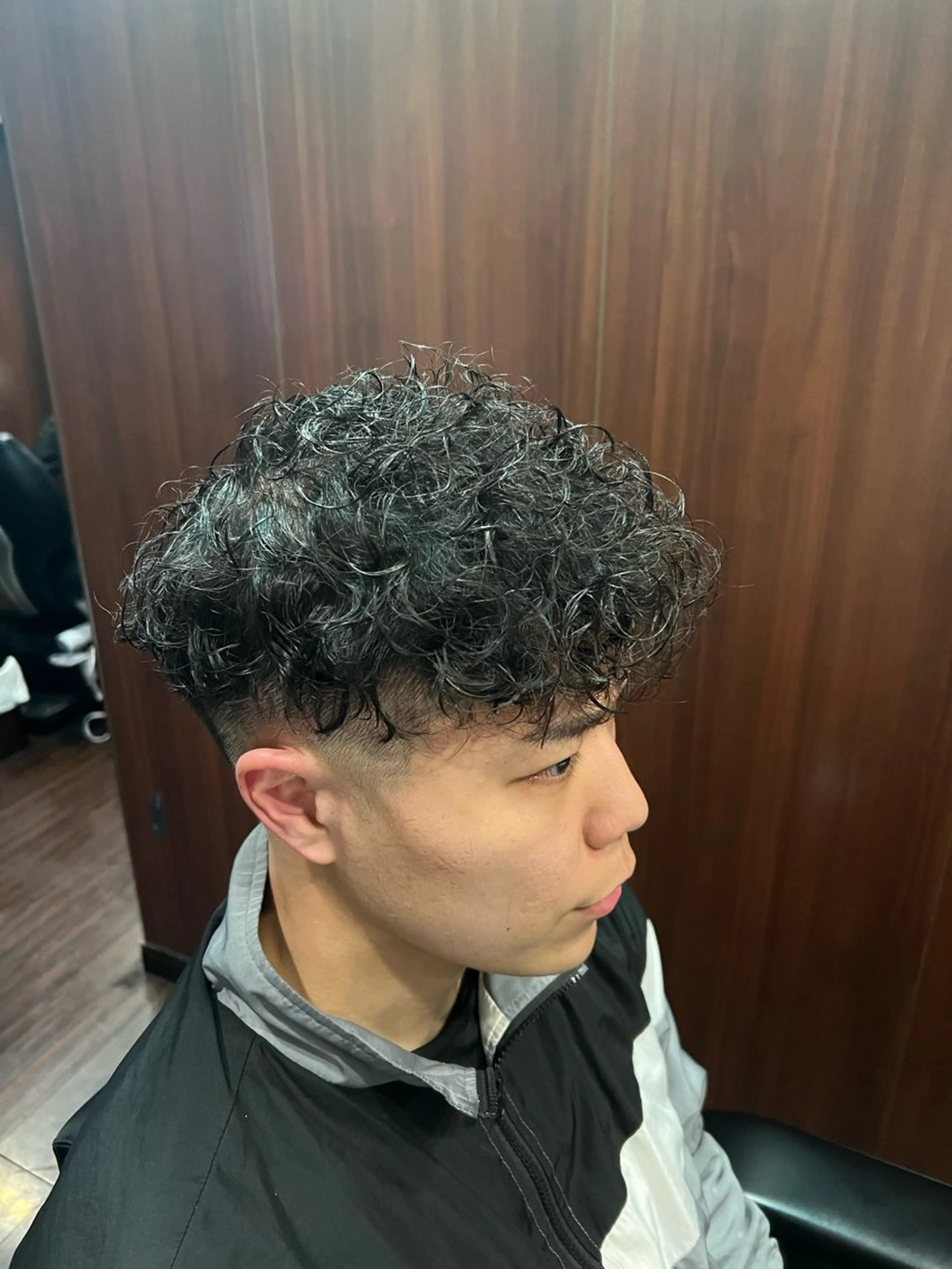 ショート パーマ 三枝 寛太のヘアスタイル