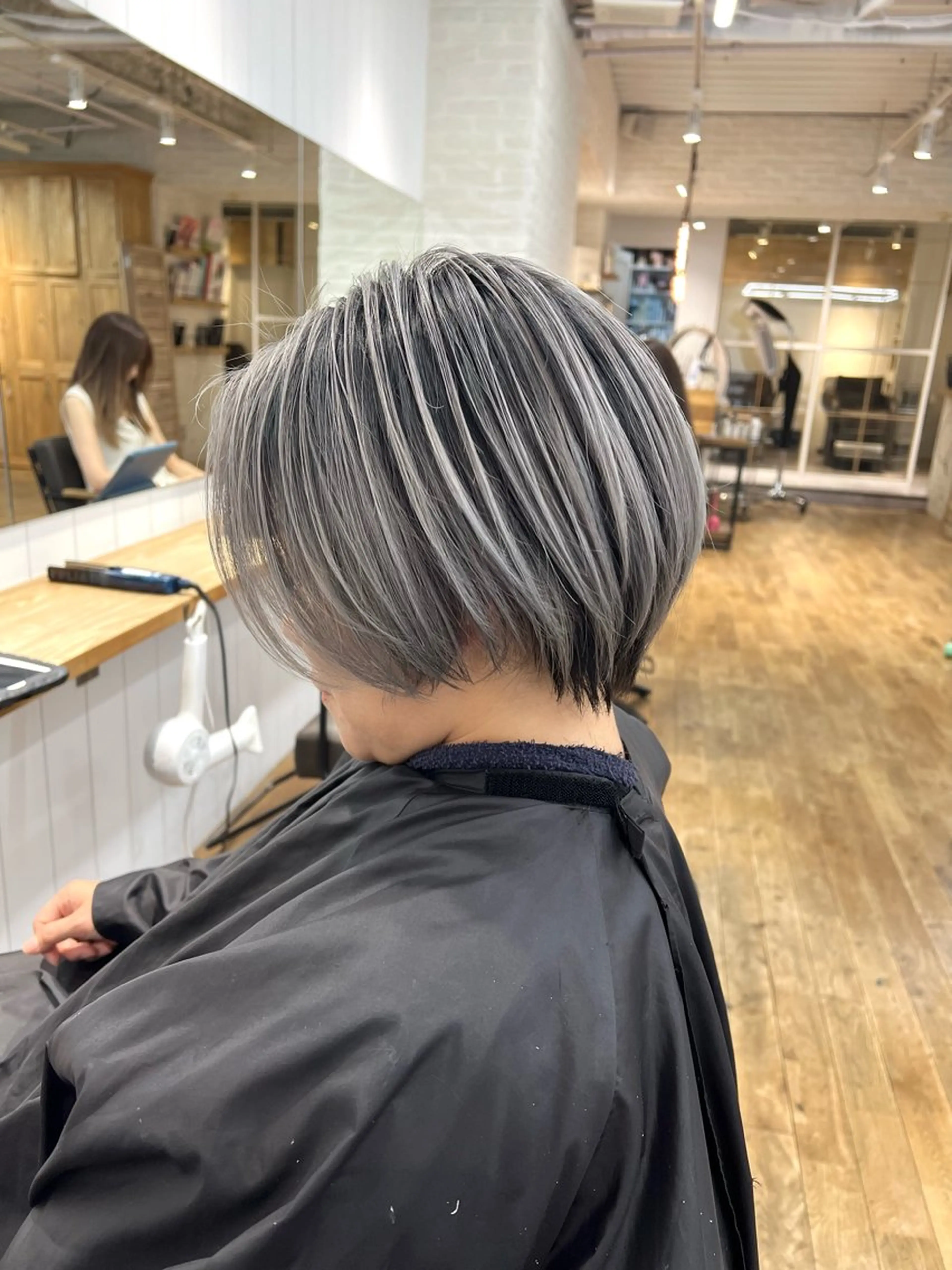 ショート レイヤーカット カット ヘアカラー 小林 竜弥のヘアスタイル