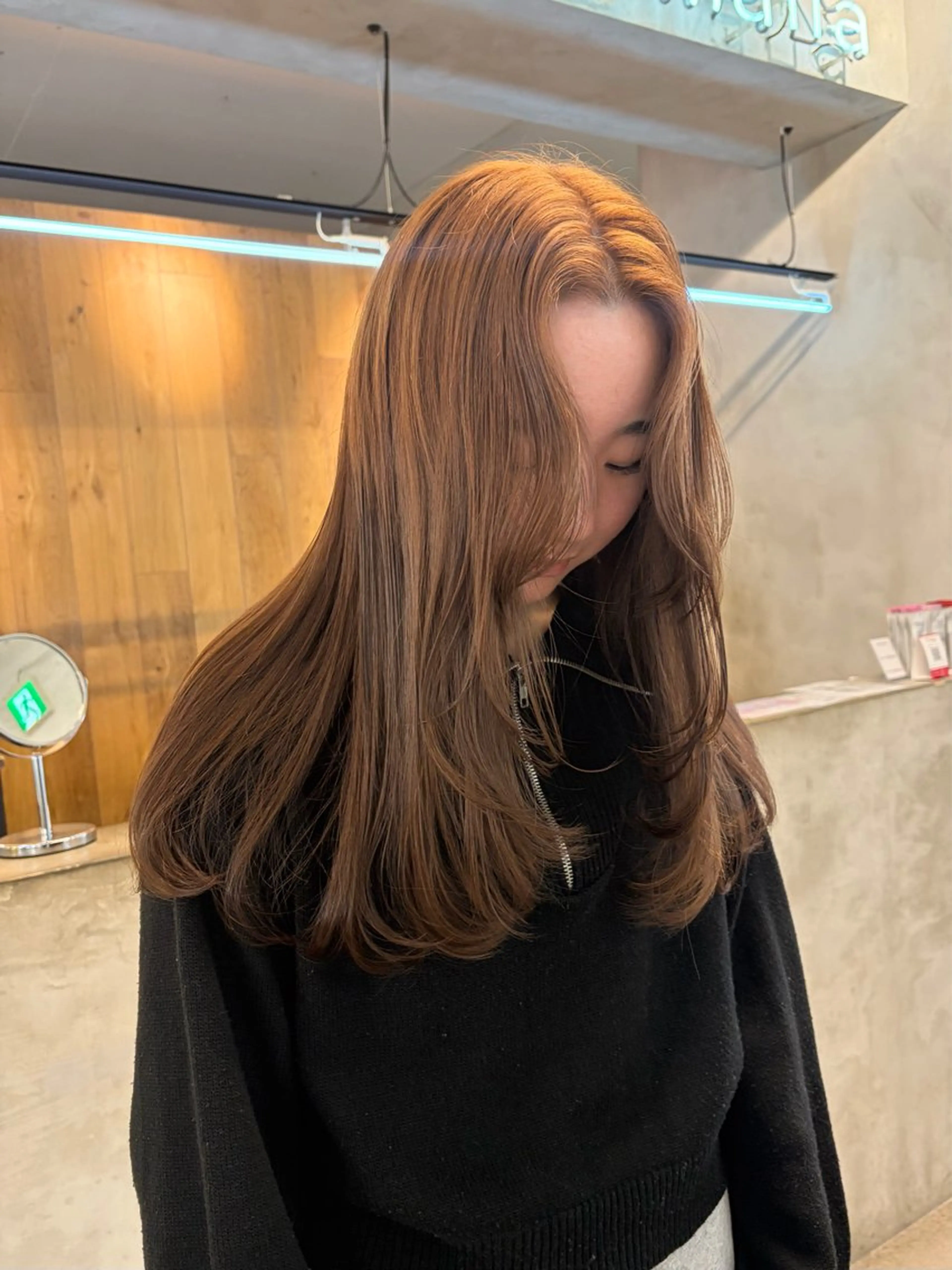 ロング カラー ミルクティー× グレージュMOMOのヘアスタイル