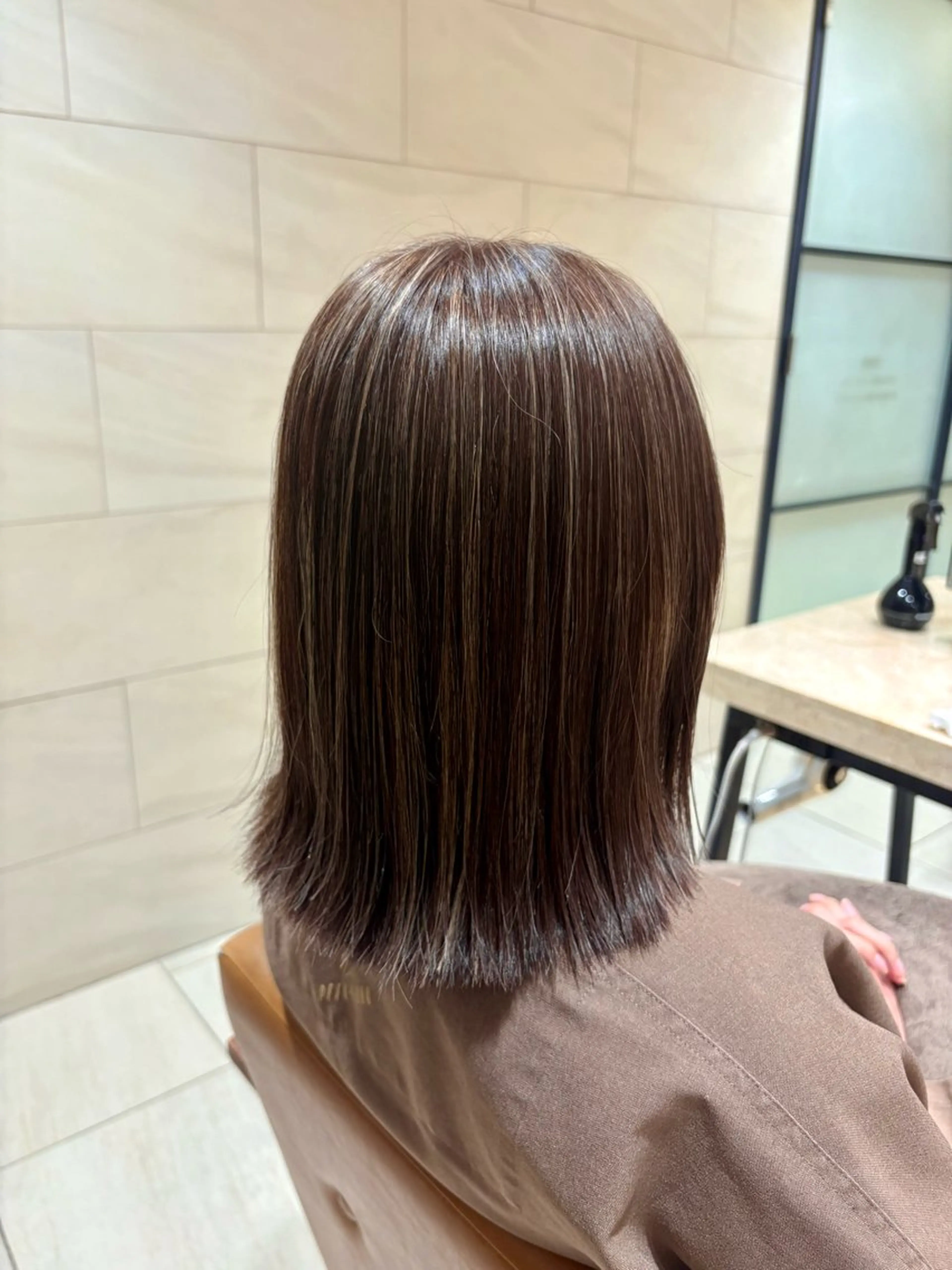 カラー ブリーチ ハイライトカラー インナーカラー 岩口 舞衣のヘアスタイル