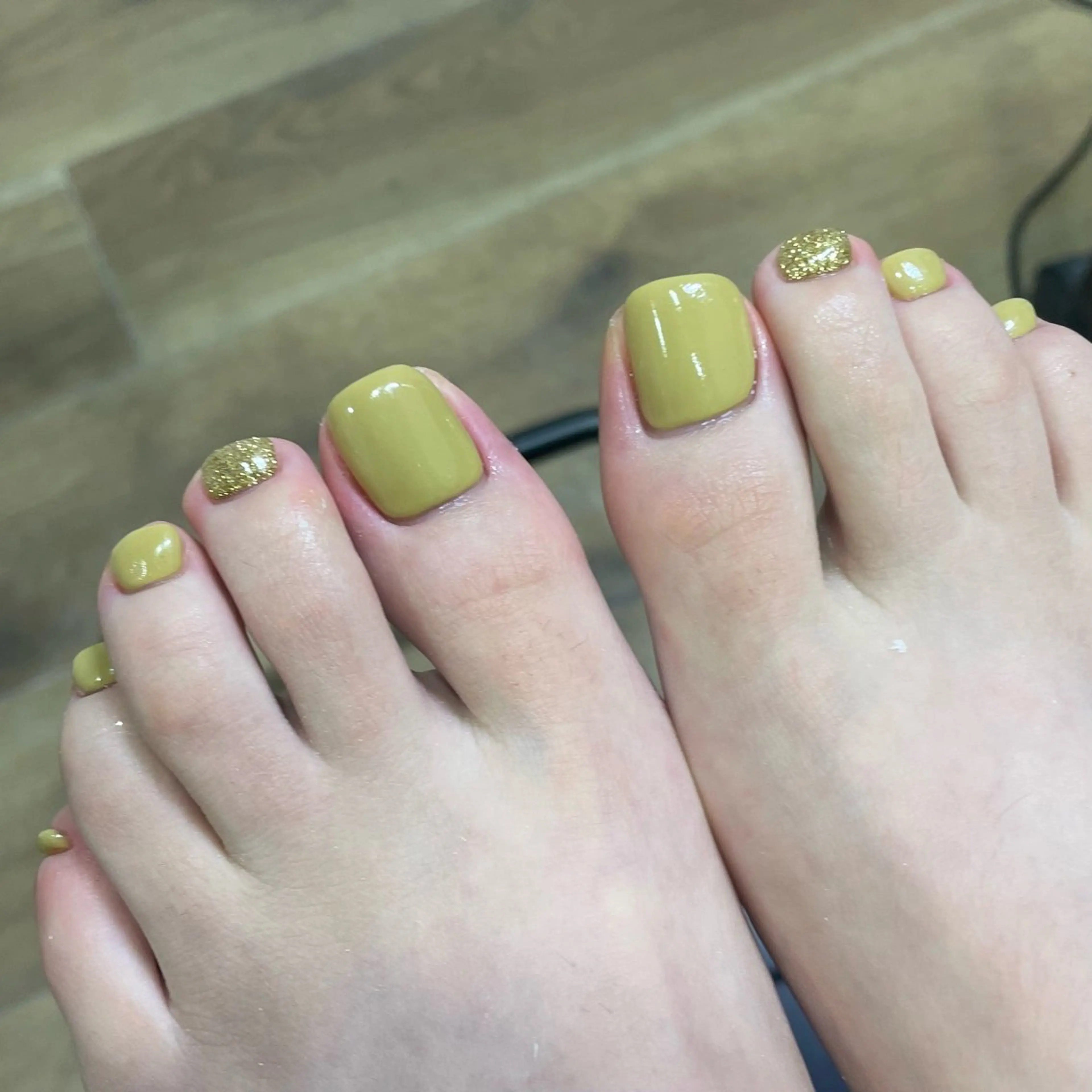 ネイル フットネイル 𝑟𝑖𝑠𝑎 🕯‎🤍のネイルデザイン