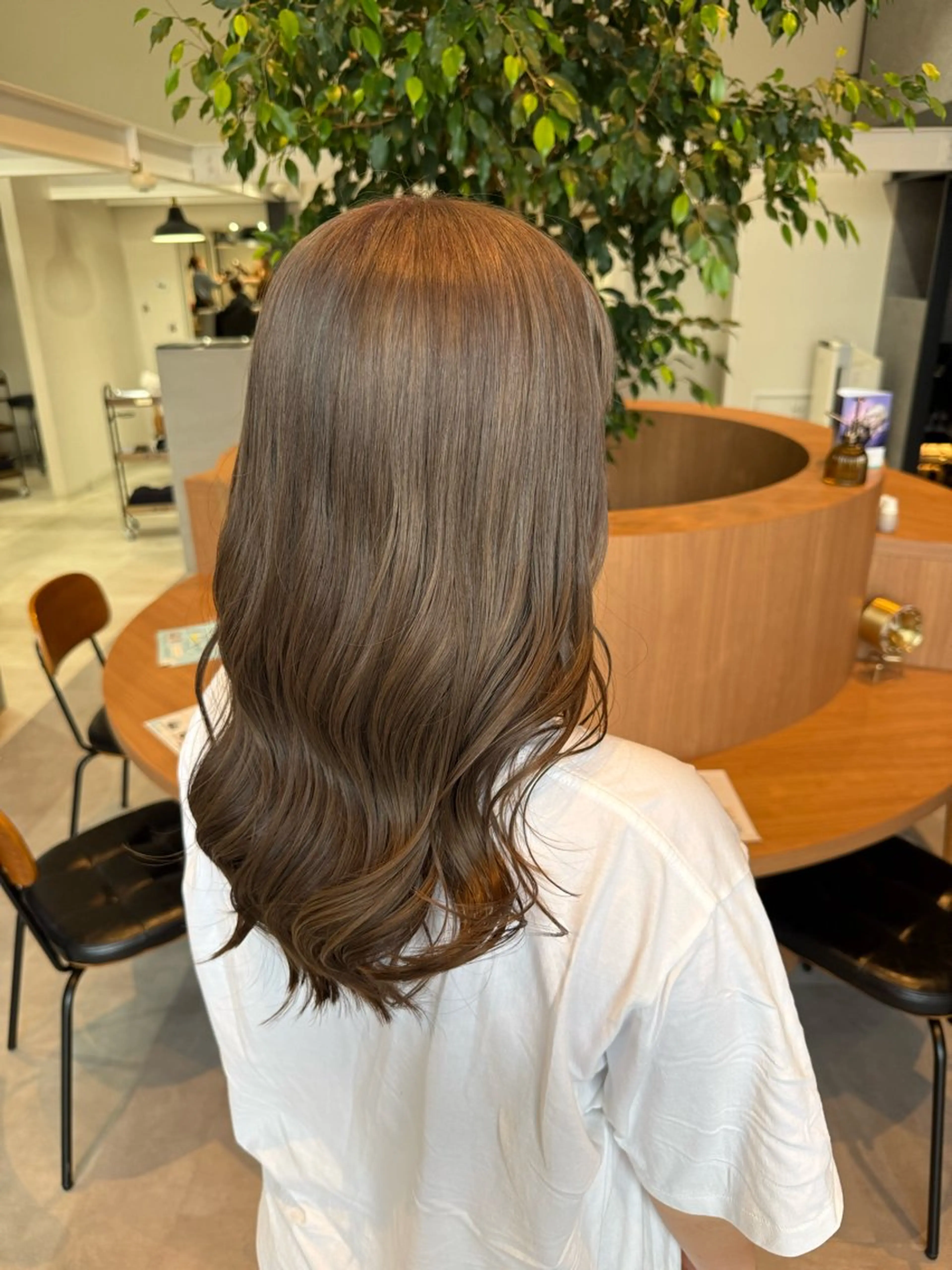 ロング カラー グレージュ ミルクティーグレージュ カット ヘアカラー ayaka |トレンドヘアのヘアスタイル