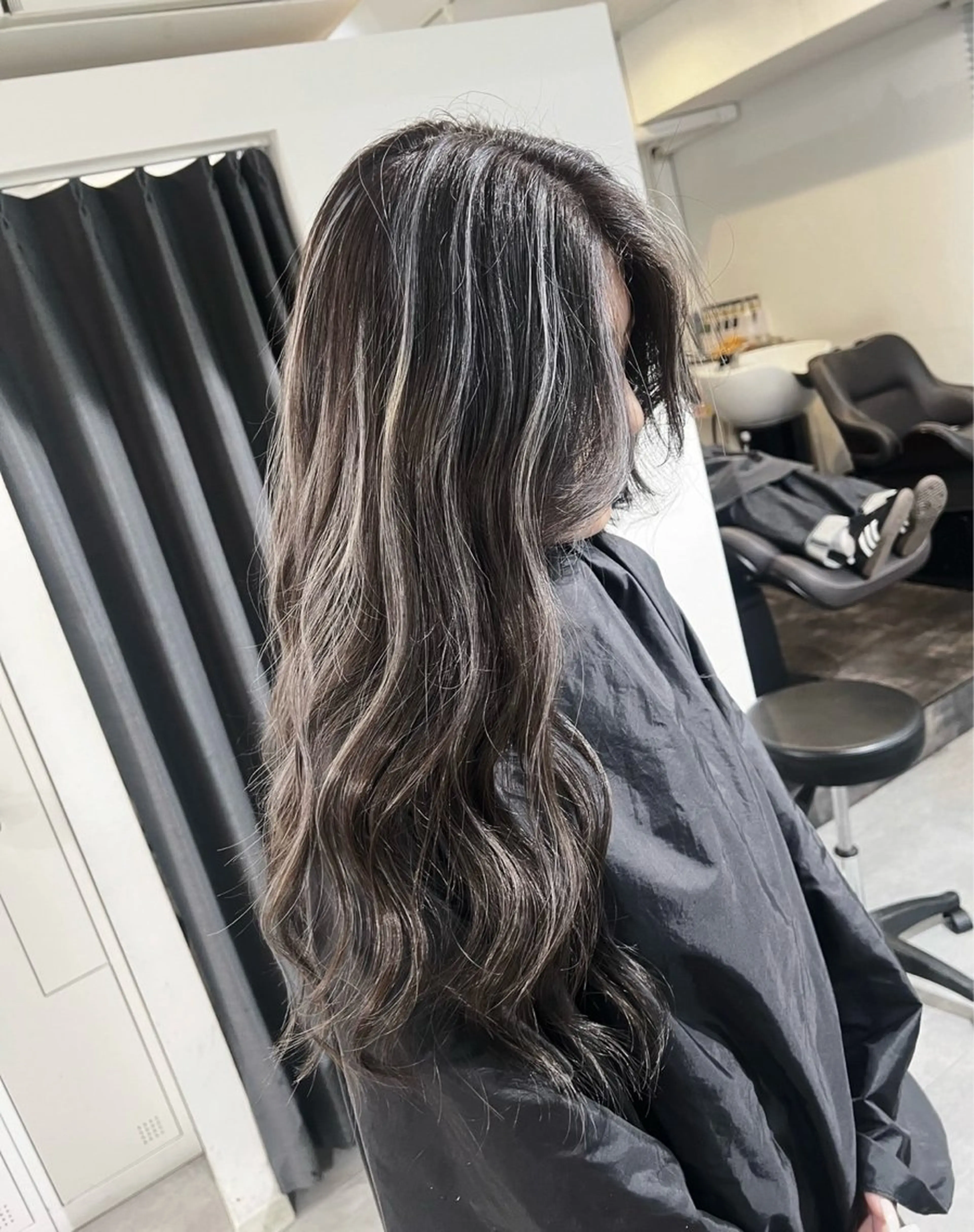 ロング カラー ダークグレー ダークグレージュ グレージュ ハイライトカラー ハイライト ヘアカラー トリートメント ROBIN所属・指名数No.1 /NAOYAのヘアスタイル