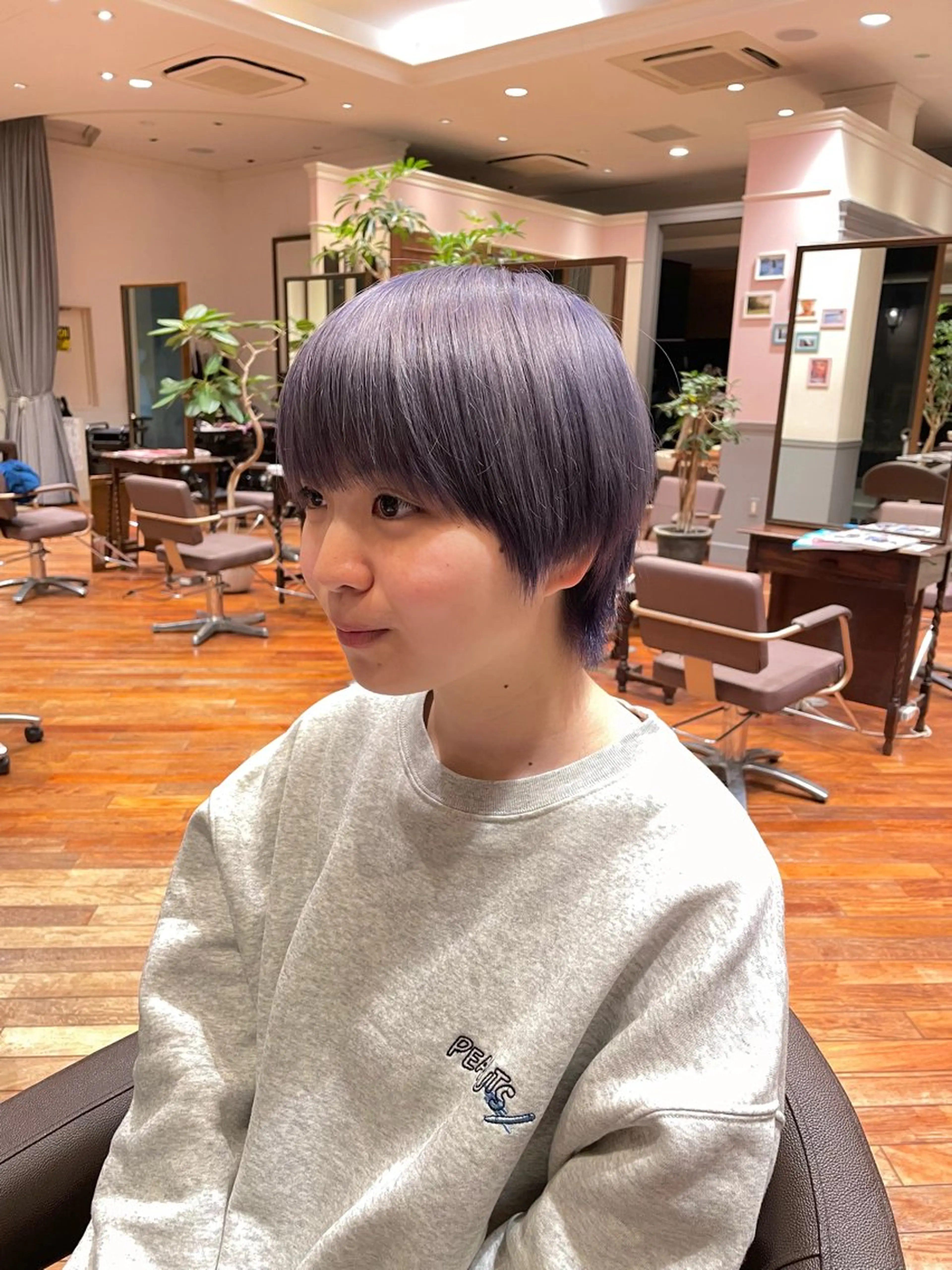 ショート カラー ブリーチ グラデーションカラー ハイトーンカラー シルバー トリートメント 大阪梅田 稲葉利也斗のヘアスタイル