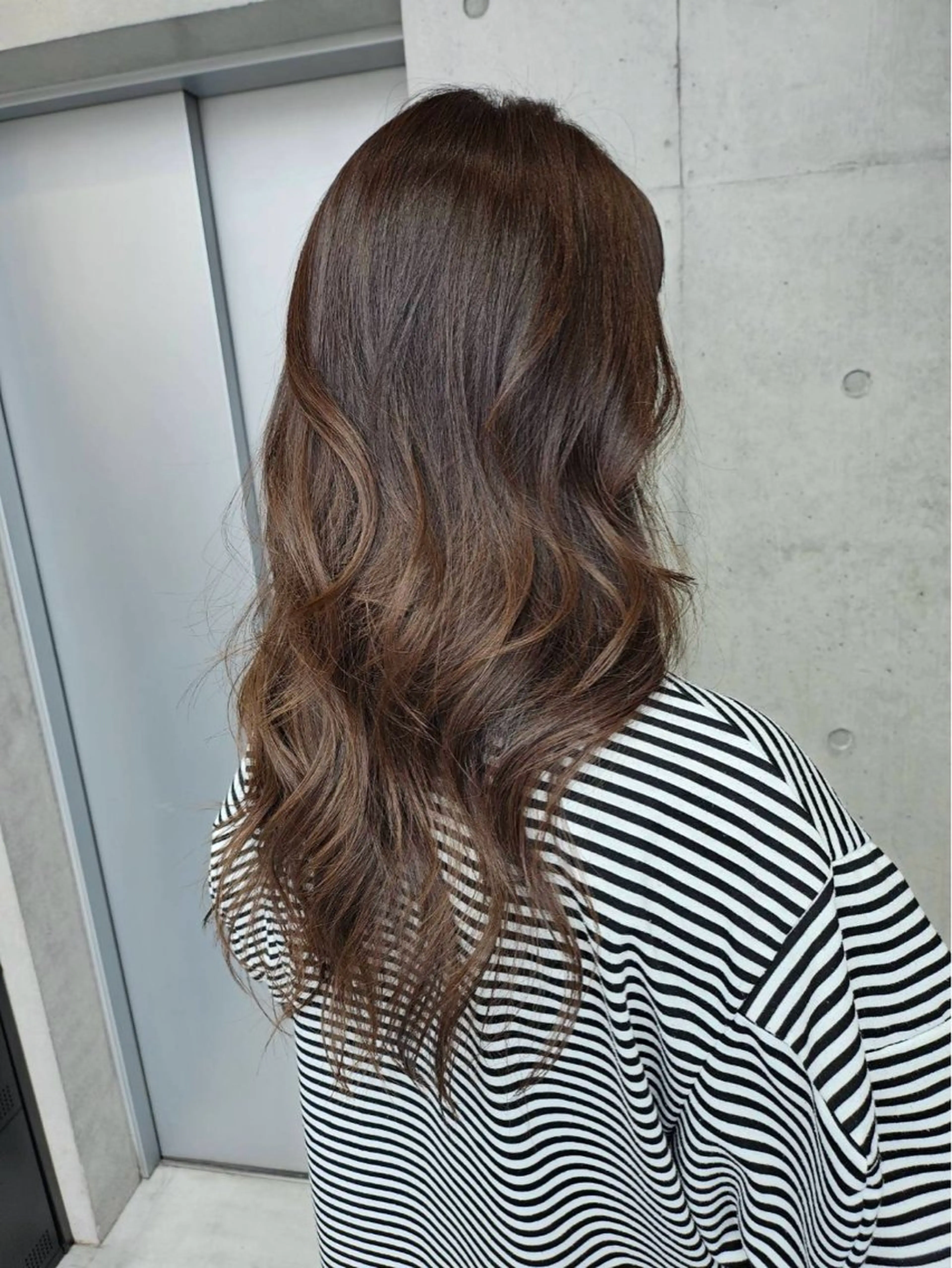 セミロング カラー カット ヘアカラー トリートメント 【銀座】艶髪/上品な カラー特化/涼/駅近のヘアスタイル