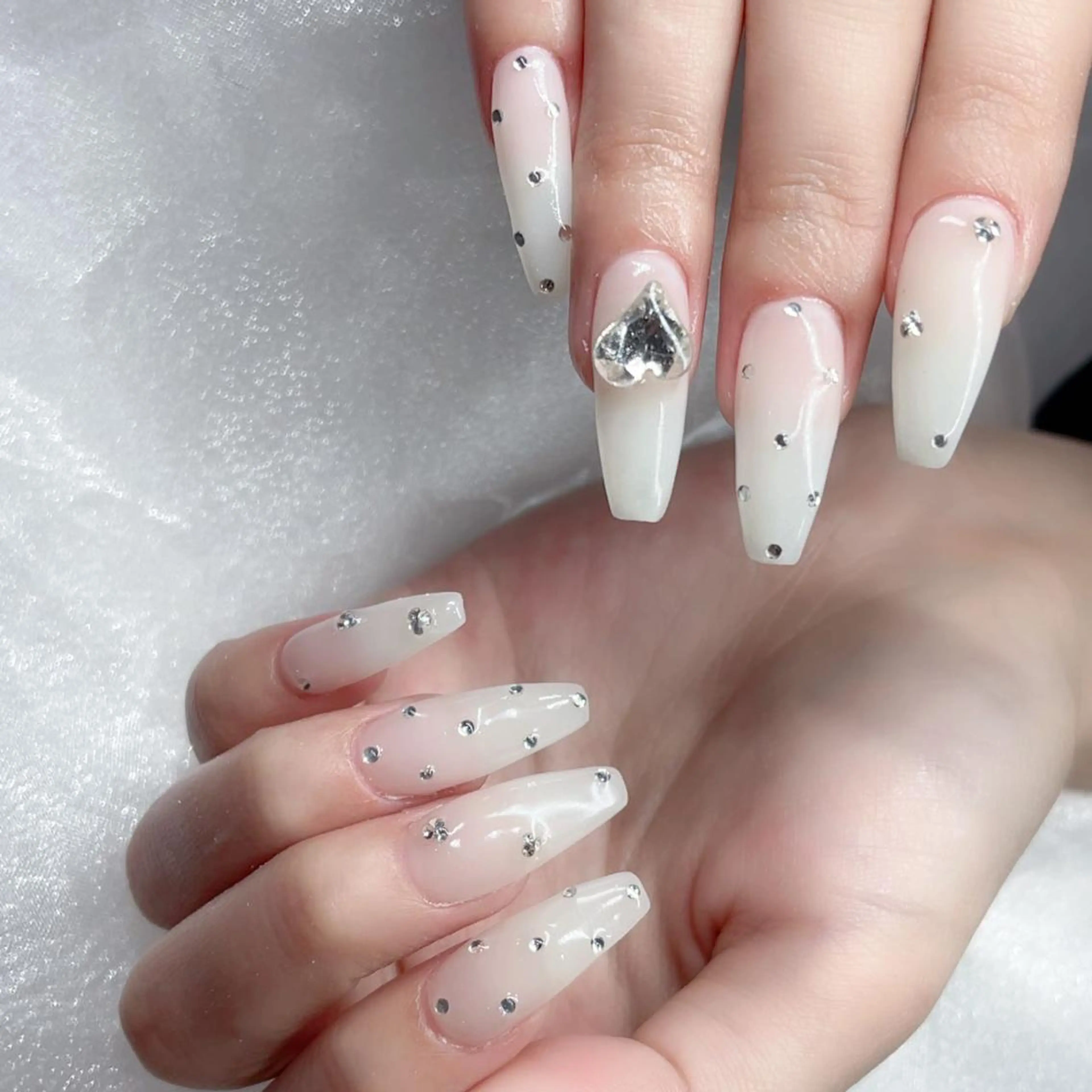 ネイル 長さ出し ネイルチップ Queens みなみのネイルデザイン