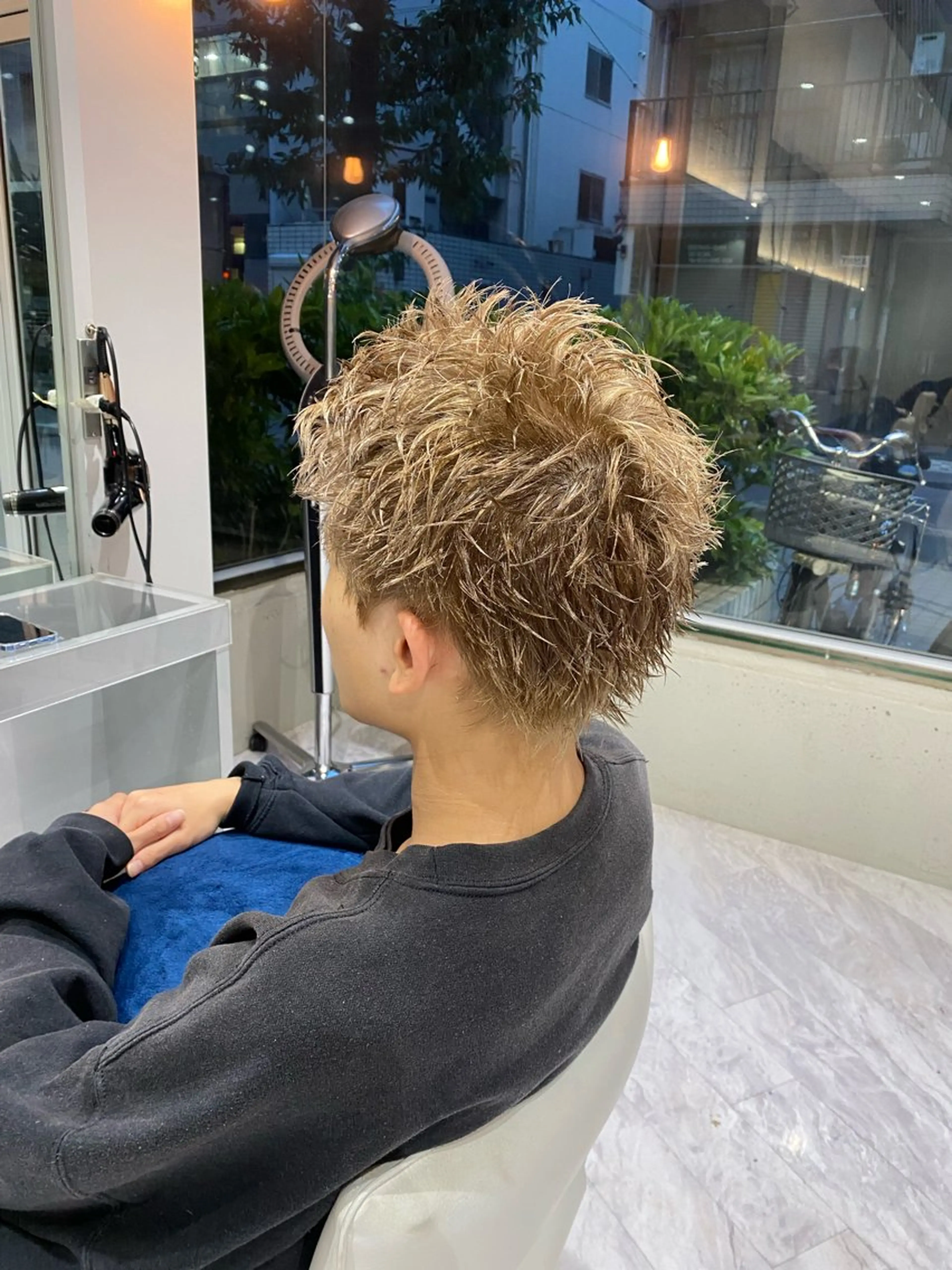 ショート カラー メンズ メンズブリーチ スパイキーショート ベージュカラー ブリーチ ケアブリーチ Riganuts池袋 Hayato✂︎のヘアスタイル