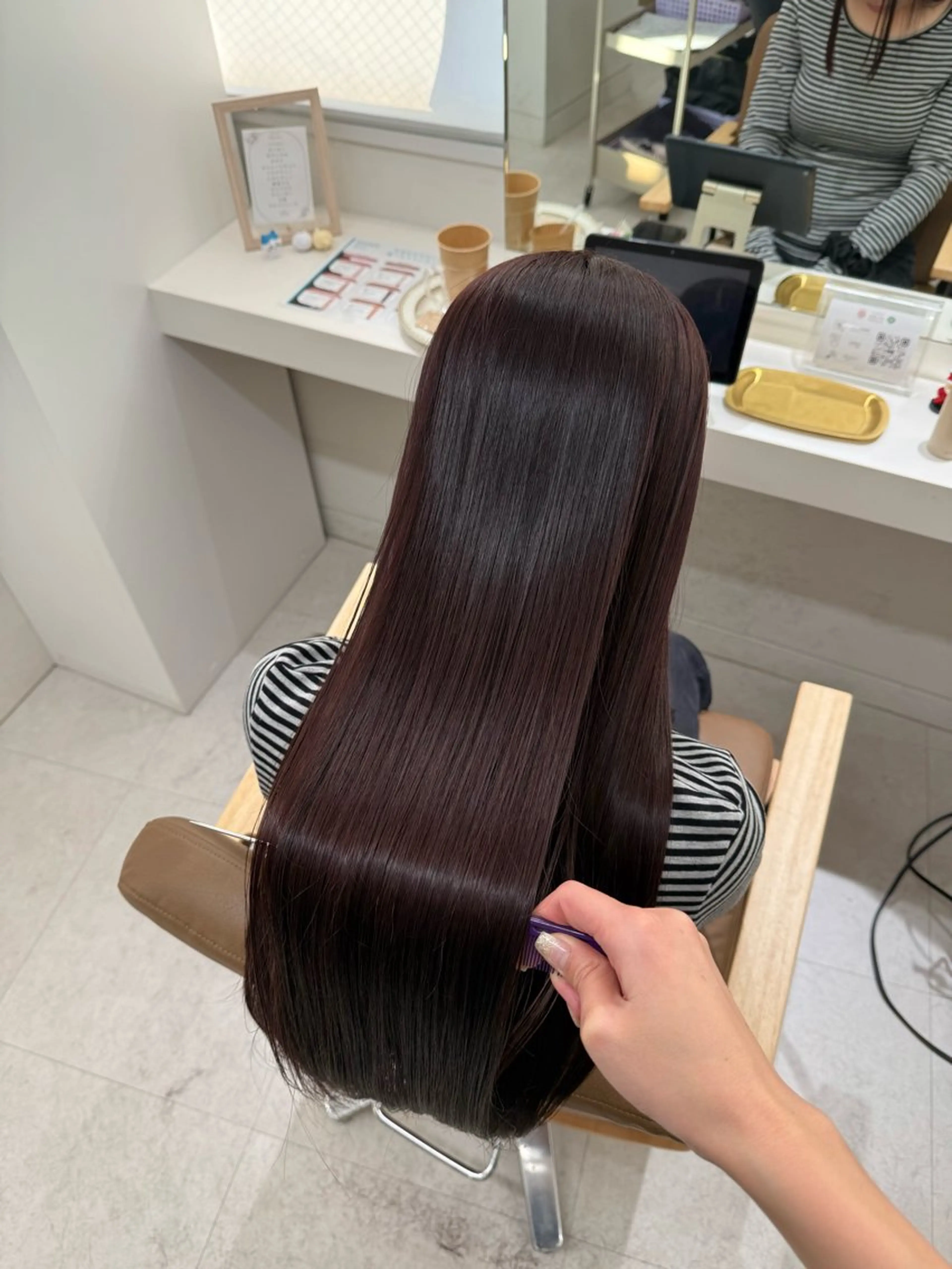 ロング カラー SLASHスラッシュ 小西結奈のヘアスタイル