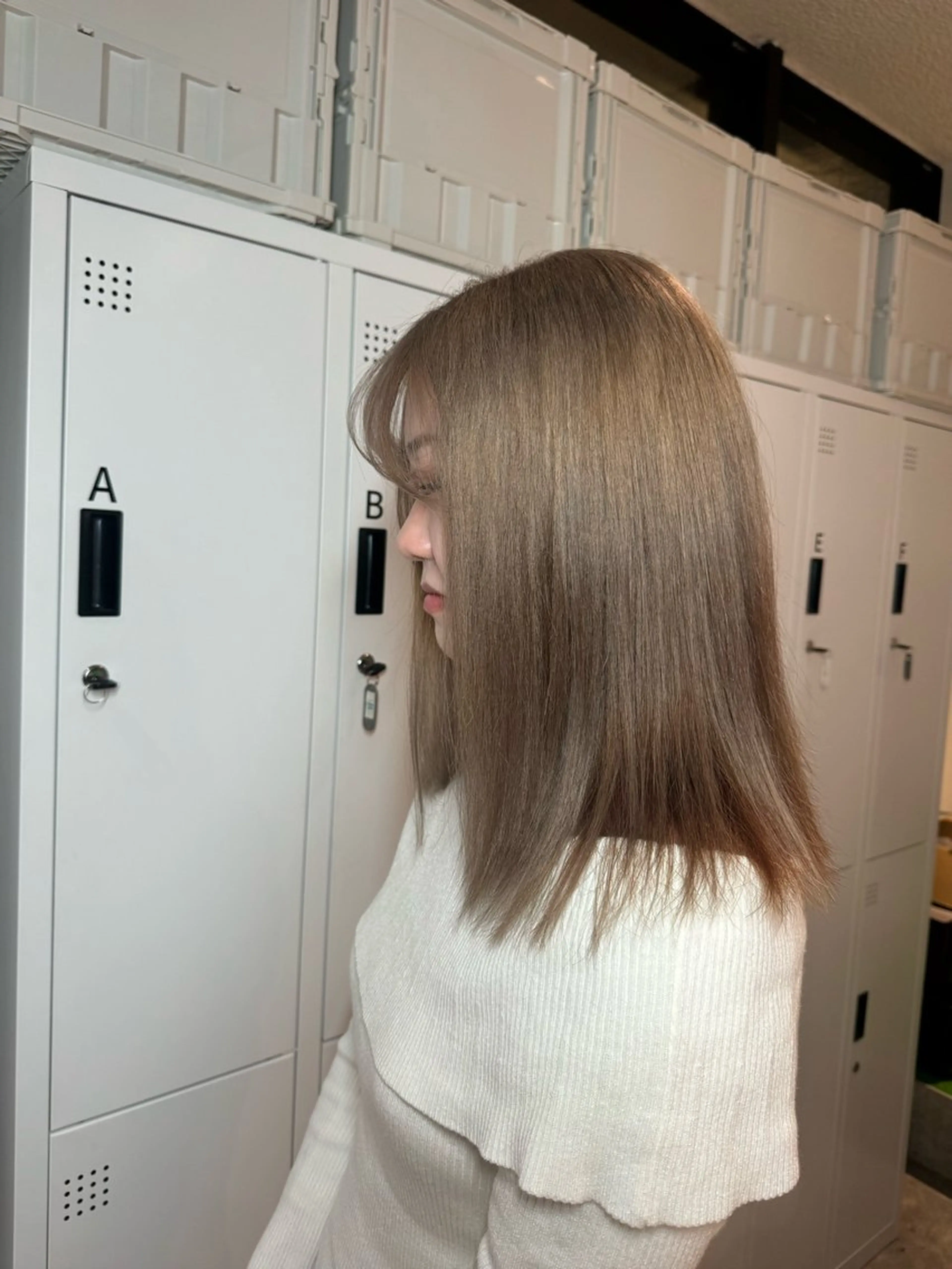 セミロング カラー ブリーチ オスズ 🎀´-のヘアスタイル