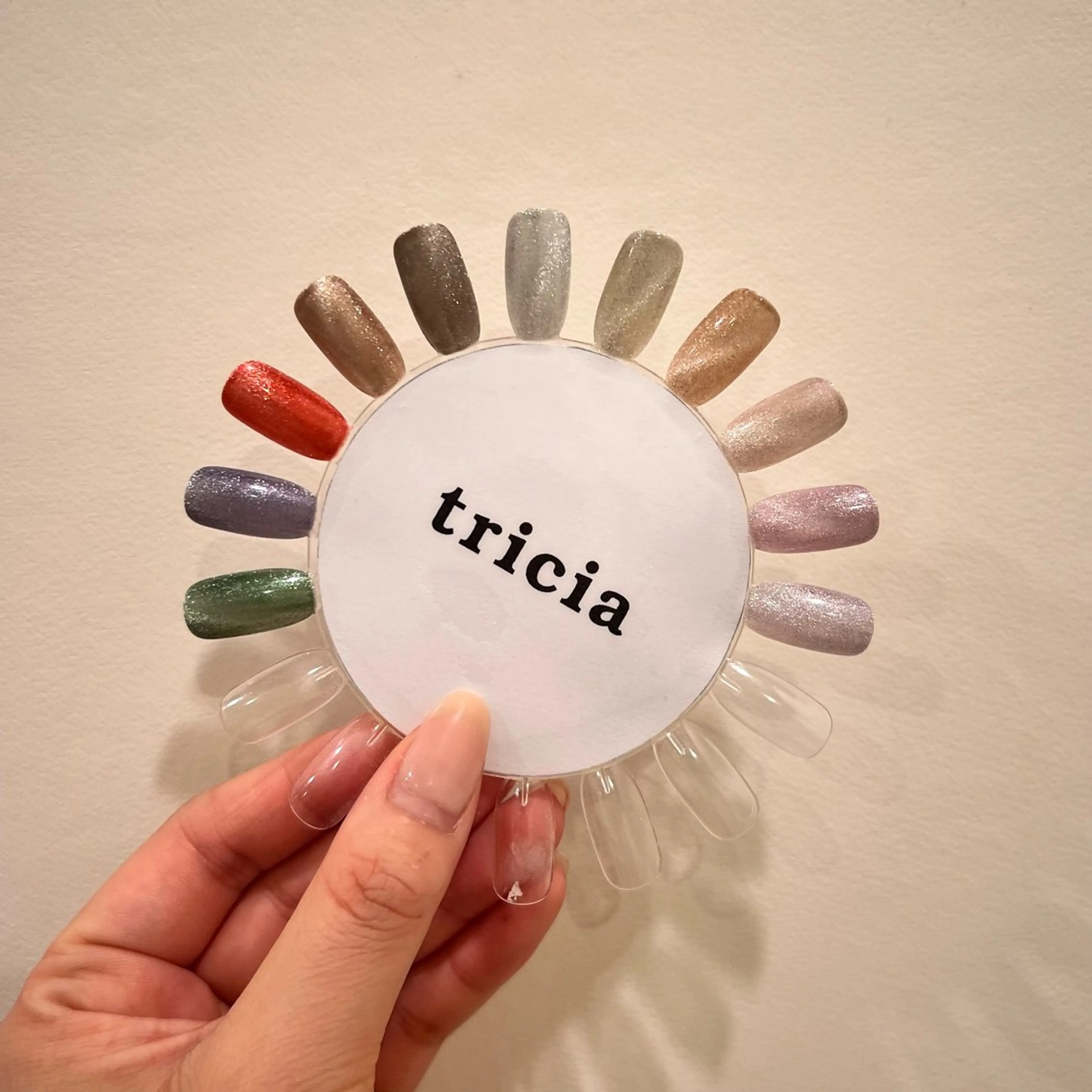 ネイル マグネットネイル マグネットワンカラー ワンカラーネイル tricia表参道店所属・tricia表参道店 杉田 奈々のネイルデザイン