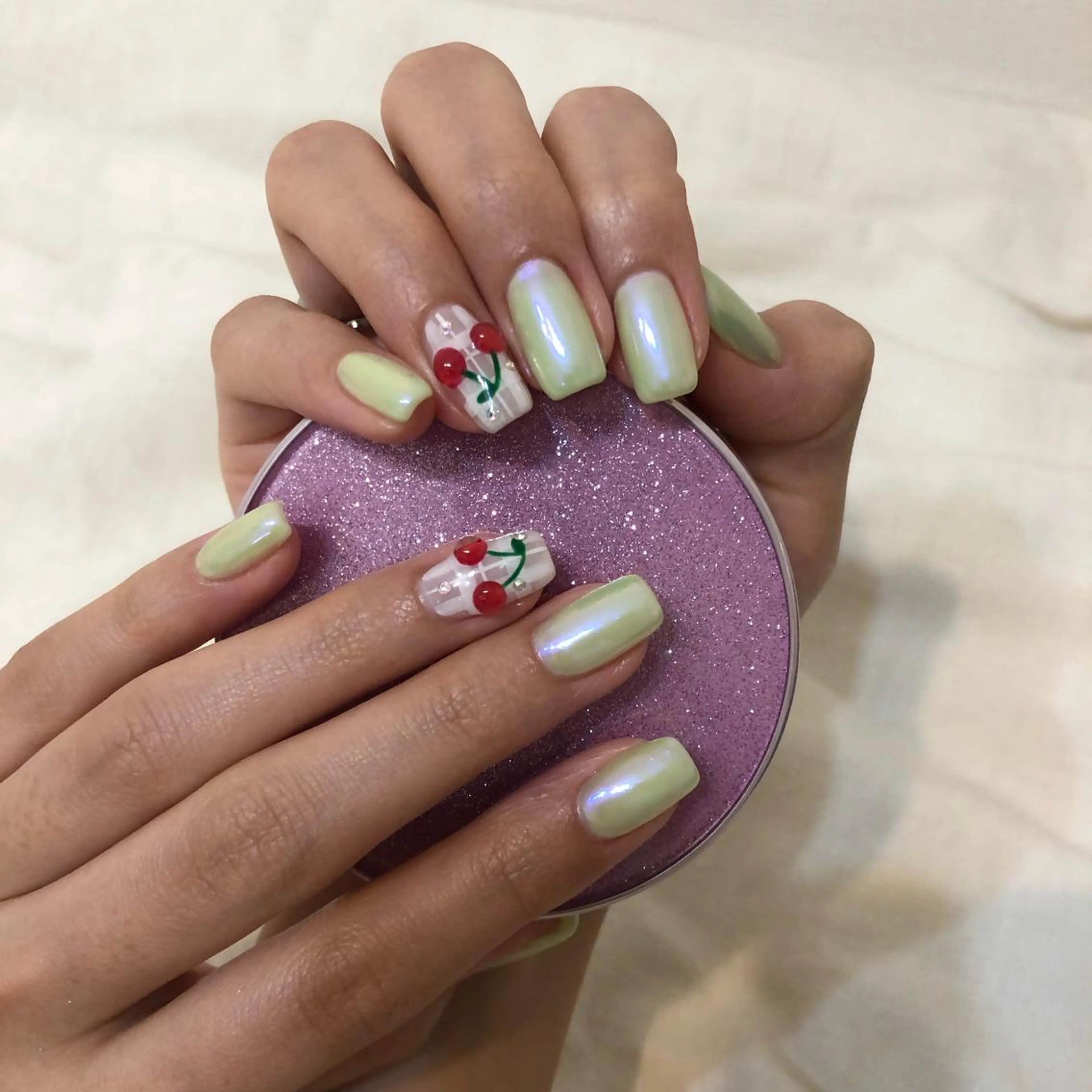 ミディアム ネイル ハンドネイル T. Kasumiのネイルデザイン